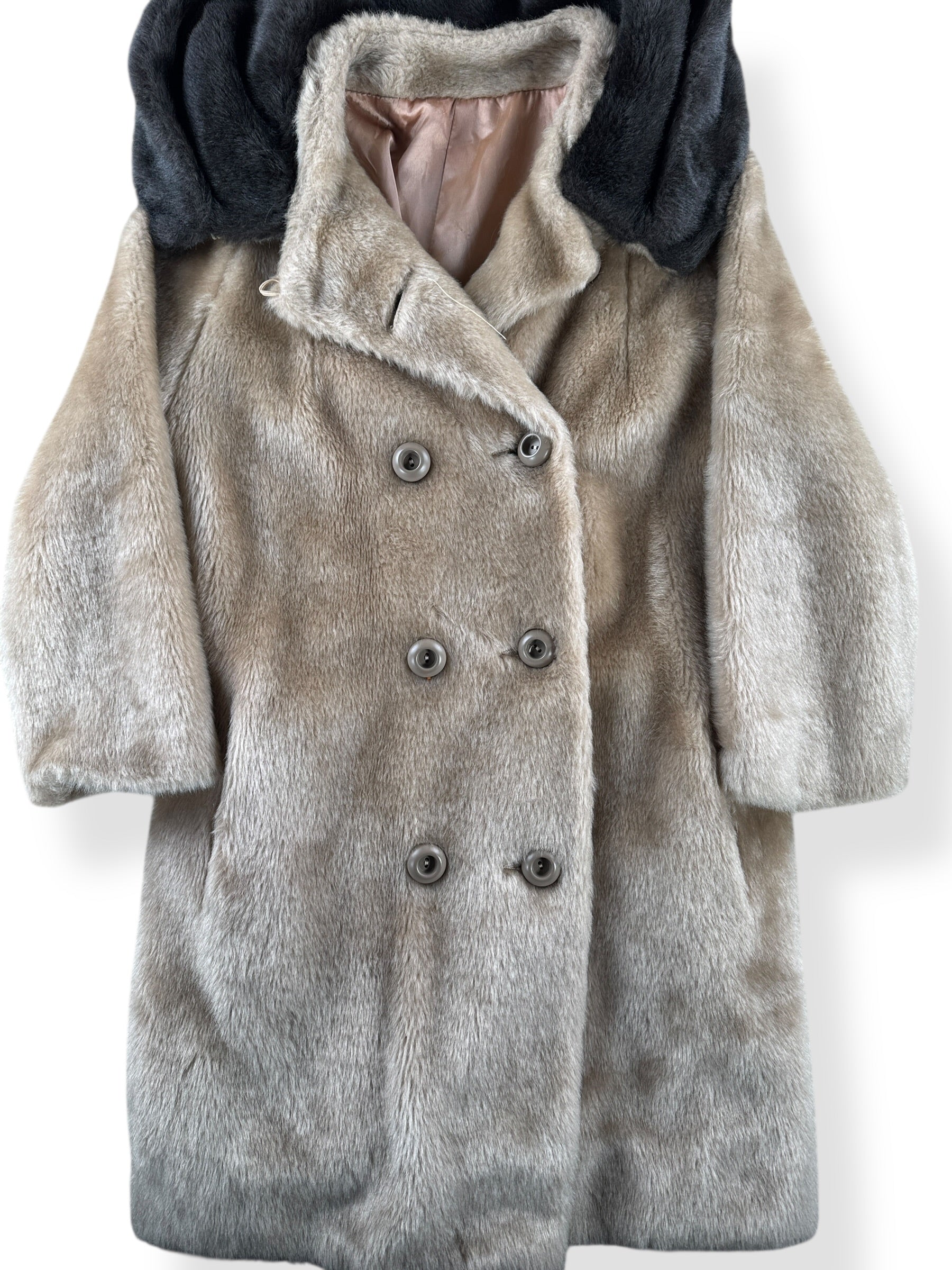 Front Close Up of Vintage 60s Faux Fur Coat SZ M