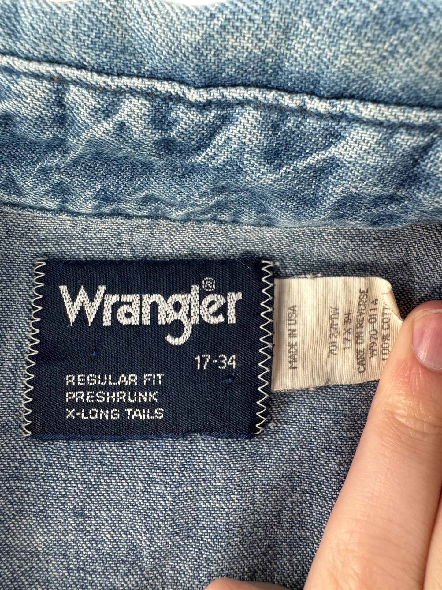 Label on Vintage Wrangler Denim Pearlsnap SZ 17-34 (Fits L)