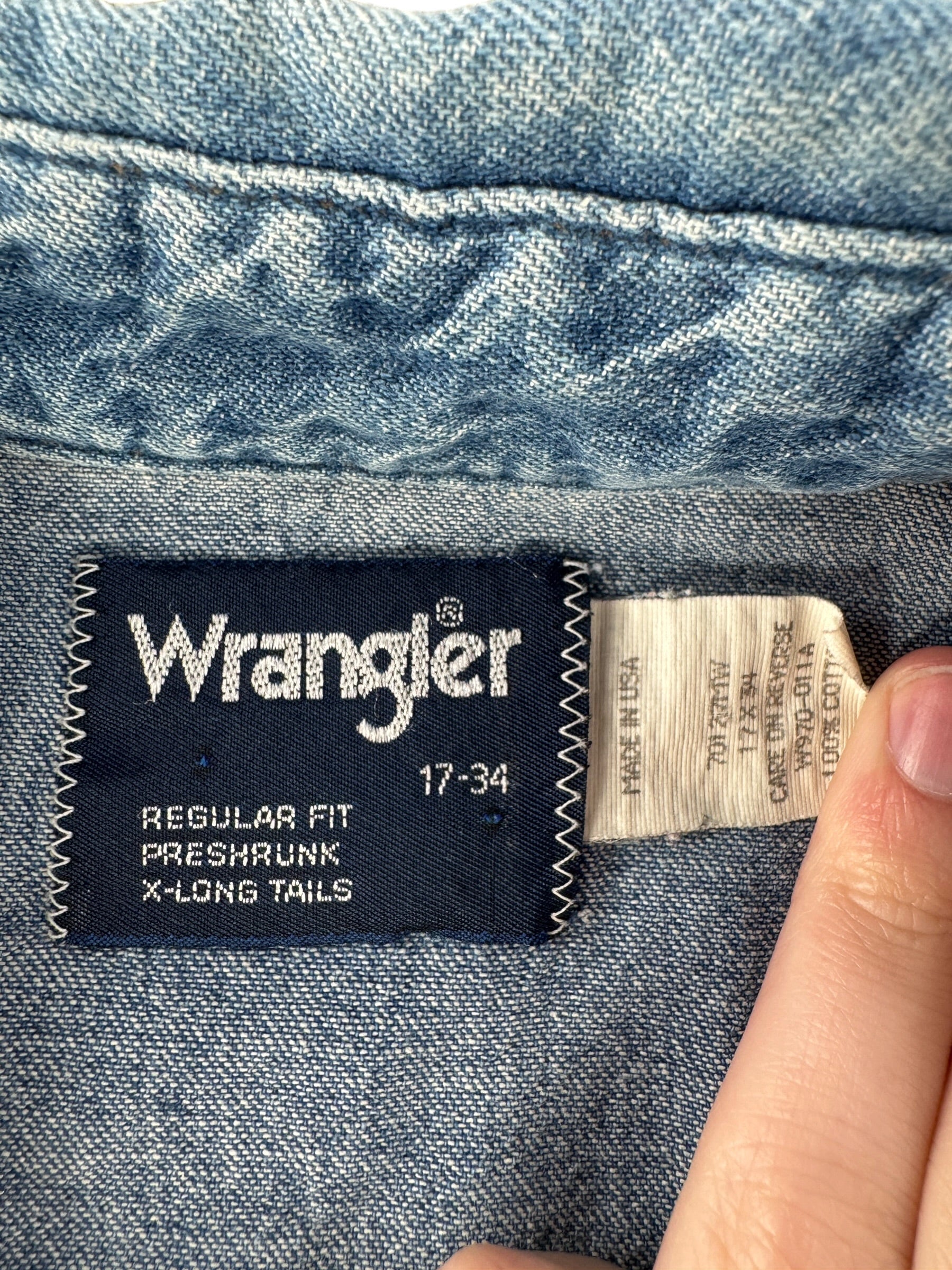 Label on Vintage Wrangler Denim Pearlsnap SZ 17-34 (Fits L)