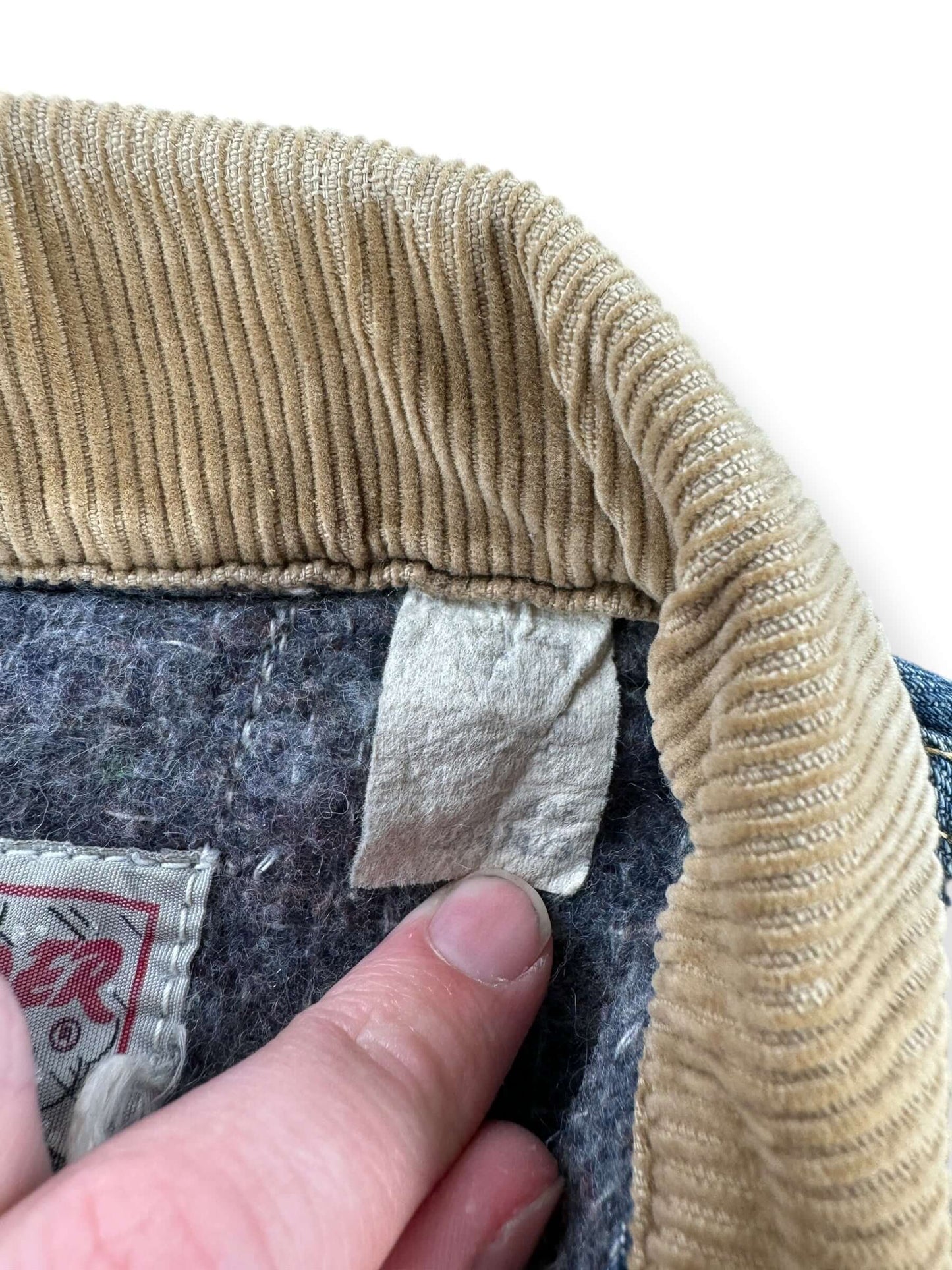 Label on Vintage 80s Era Mickey Mouse Crewneck SZ L