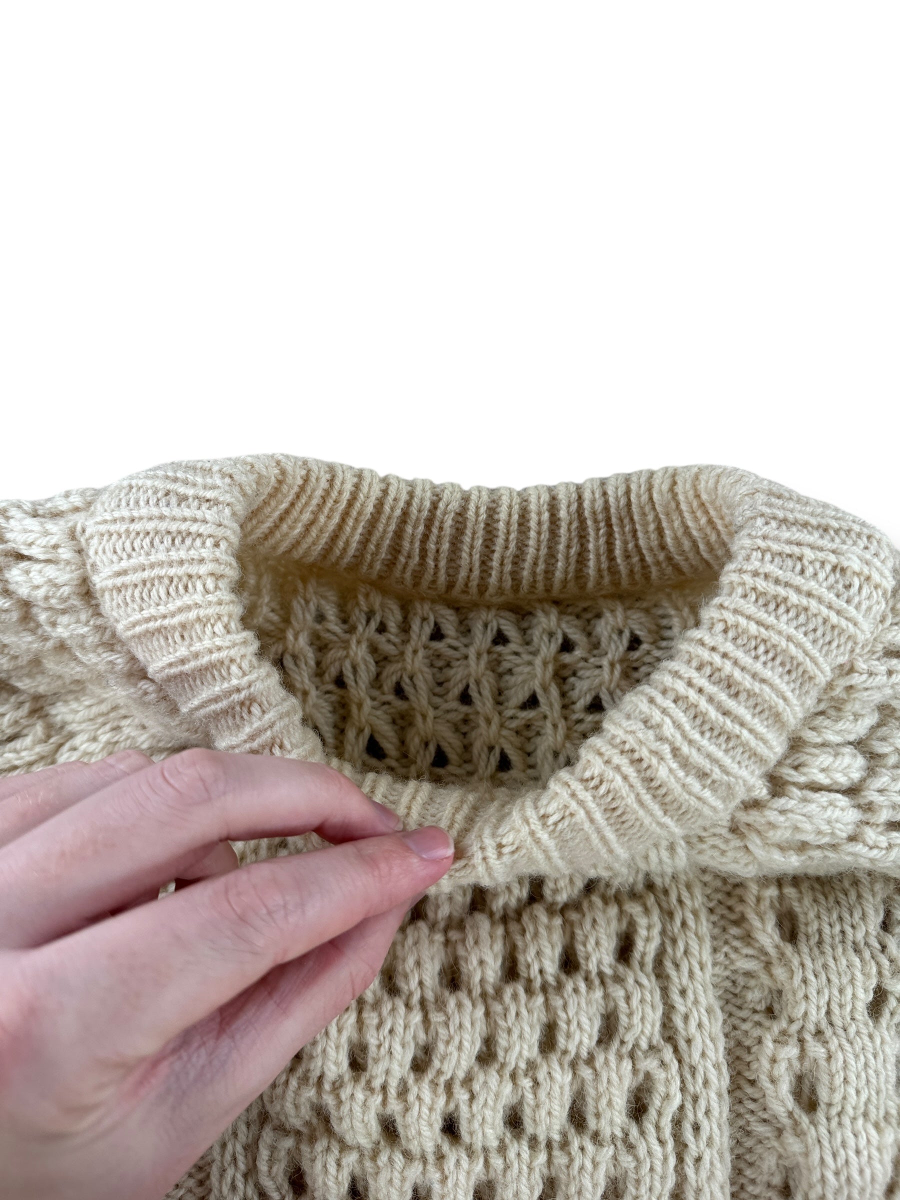 Collar on Vintage Handknit Wool Cable Knit Sweater SZ L