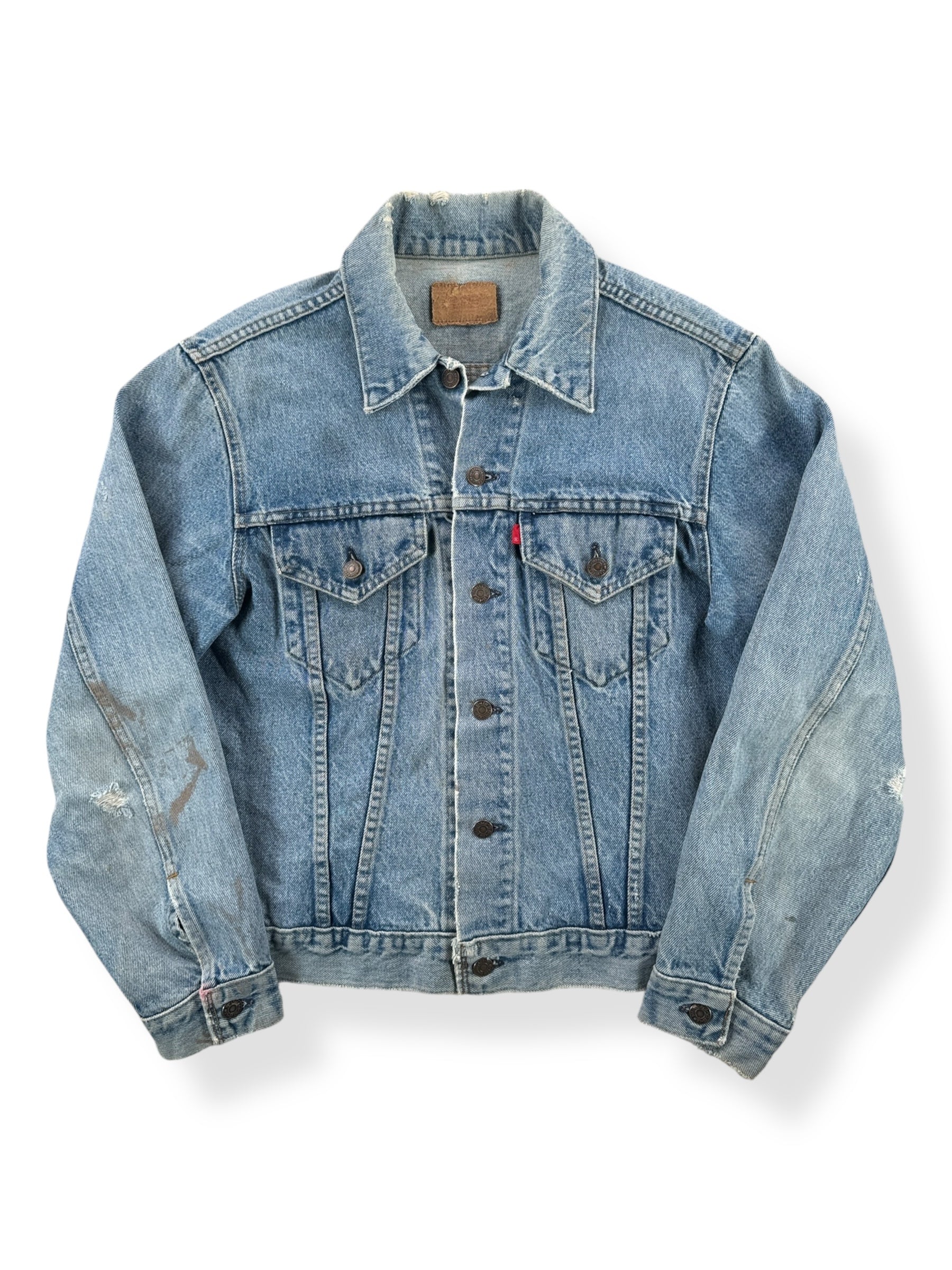 Front of Vintage Light Wash Levis 2 Pocket 70505 Jacket SZ 42