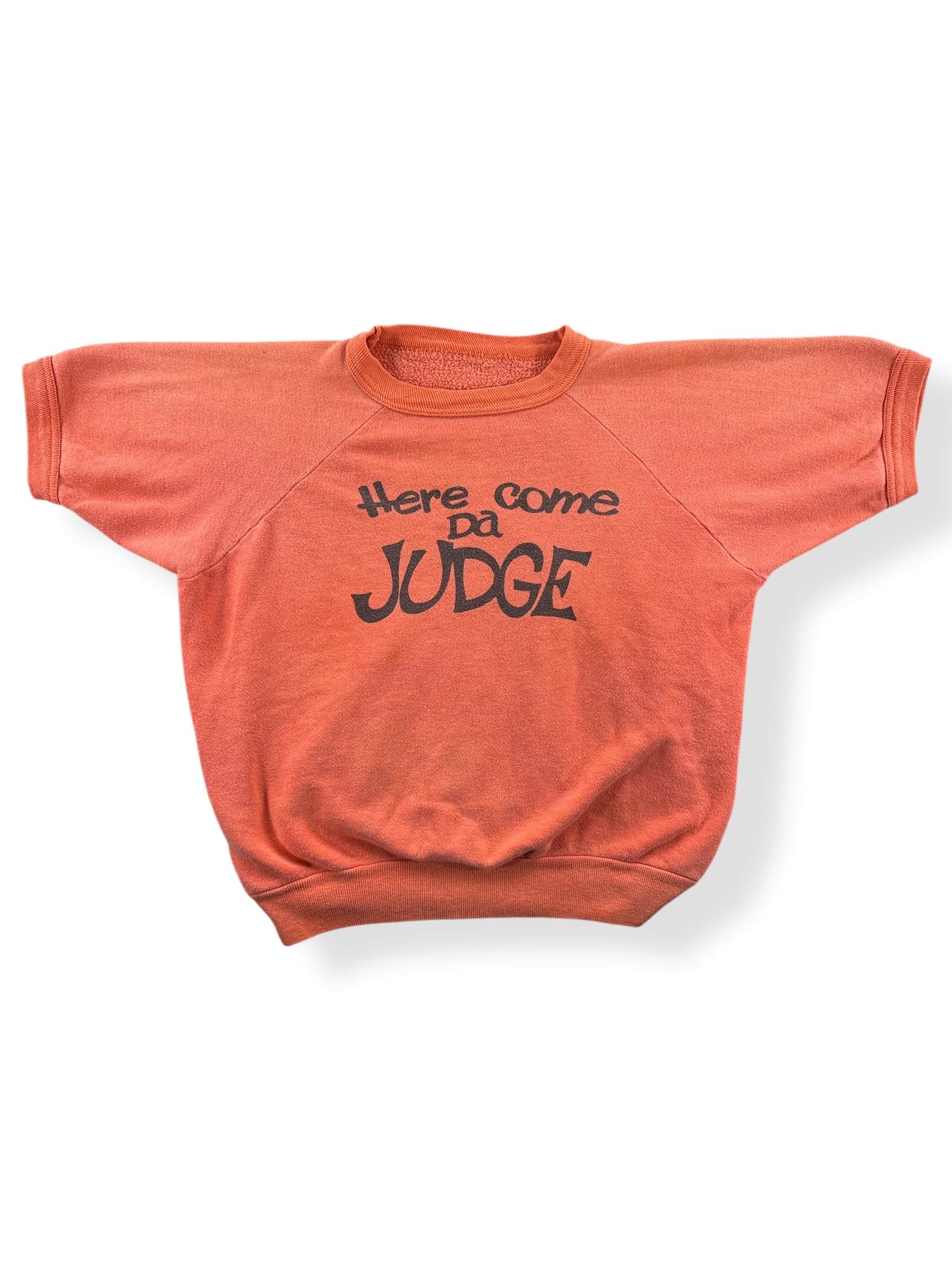 Front of Vintage Here Comes Da Judge Short sleeve Crewneck SZ M