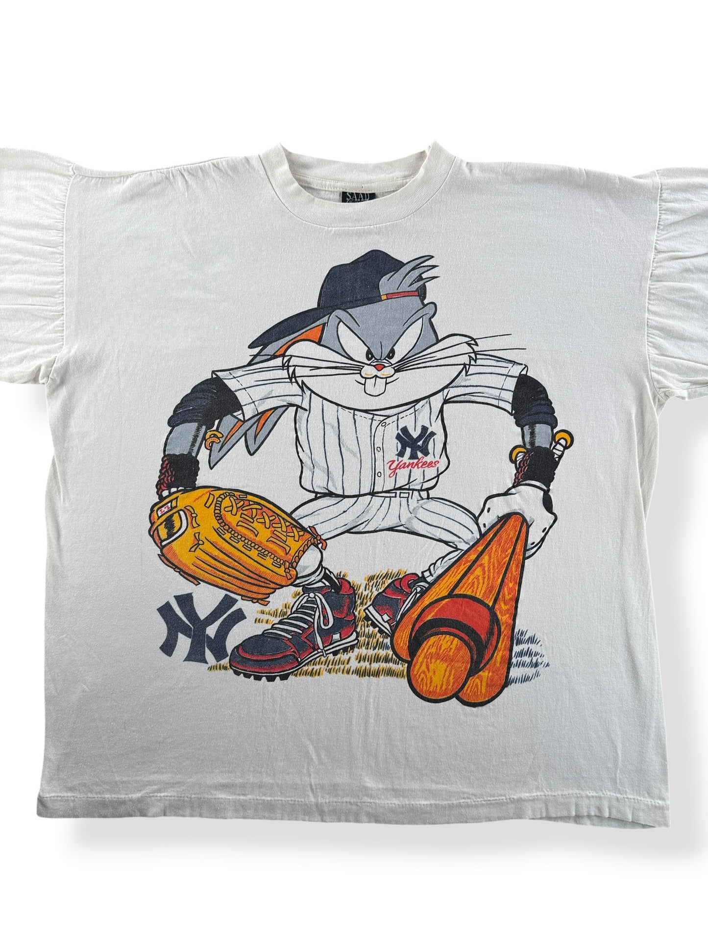 Front Close Up of Vintage Bugs Bunny New York Yankees Tee SZ XL