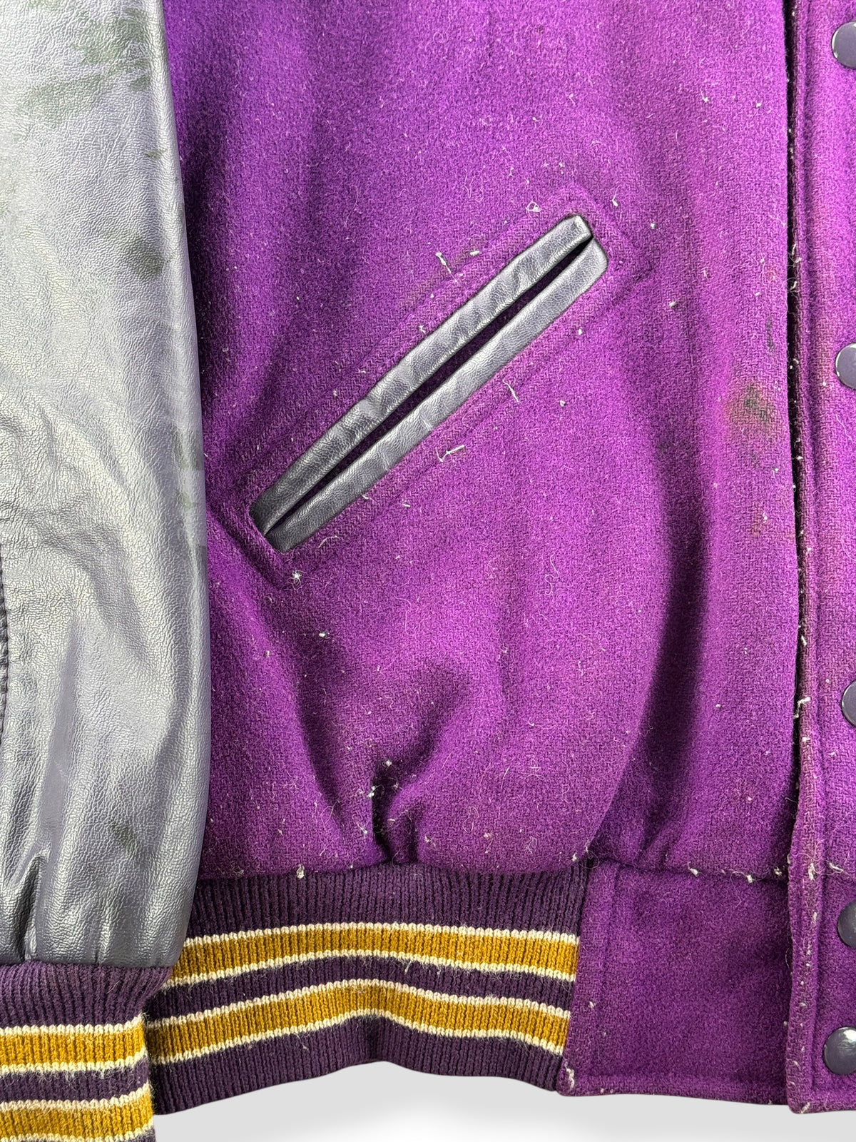 Pilling on front of Vintage Maverick UW Distressed Varsity Jacket SZ L