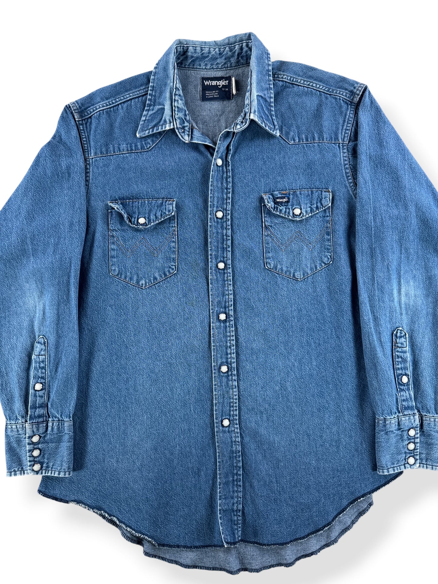 Front Close Up of Vintage Wrangler Denim Pearlsnap SZ 17-34 (Fits L)