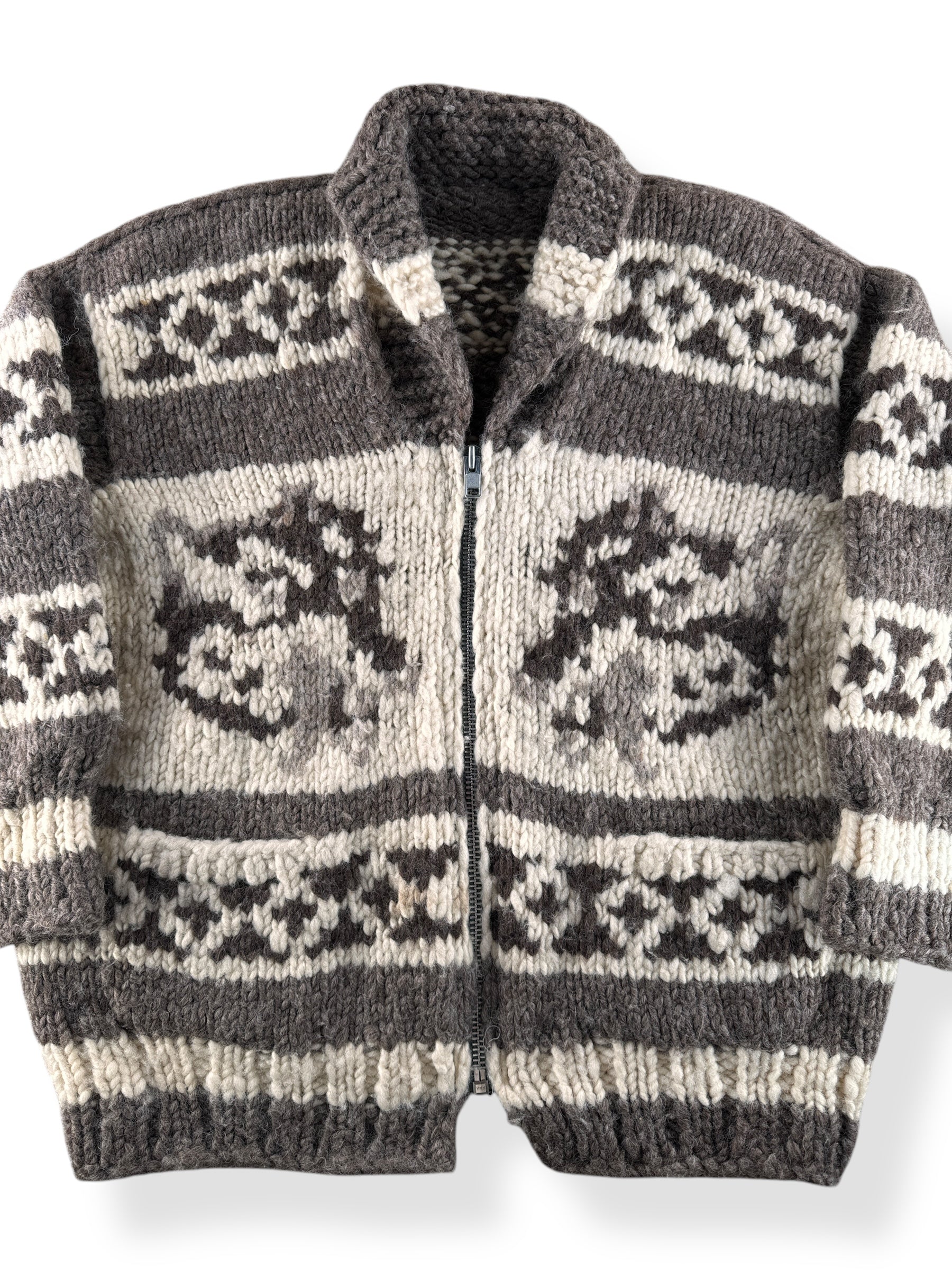 Front Close Up of Vintage Wolf Cowichan SZ XL