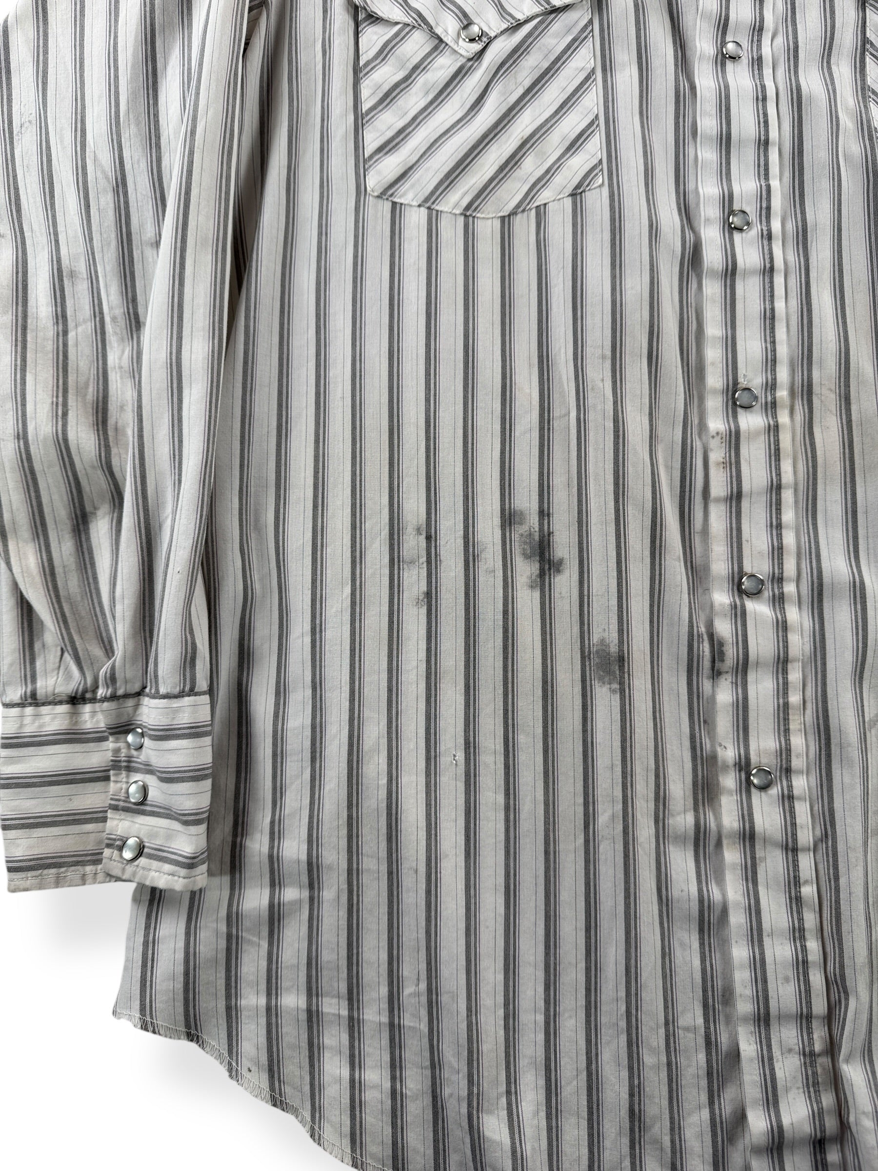 Stains on Vintage Ranch & Town Cotton Blend Pearl Snap Shirt SZ 16-34 (L)