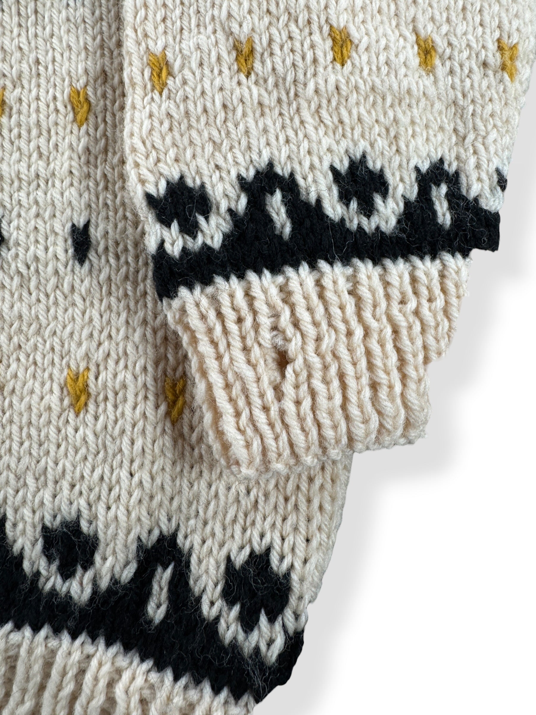 Hole on Vintage 70s Handknit Ski Sweater SZ M