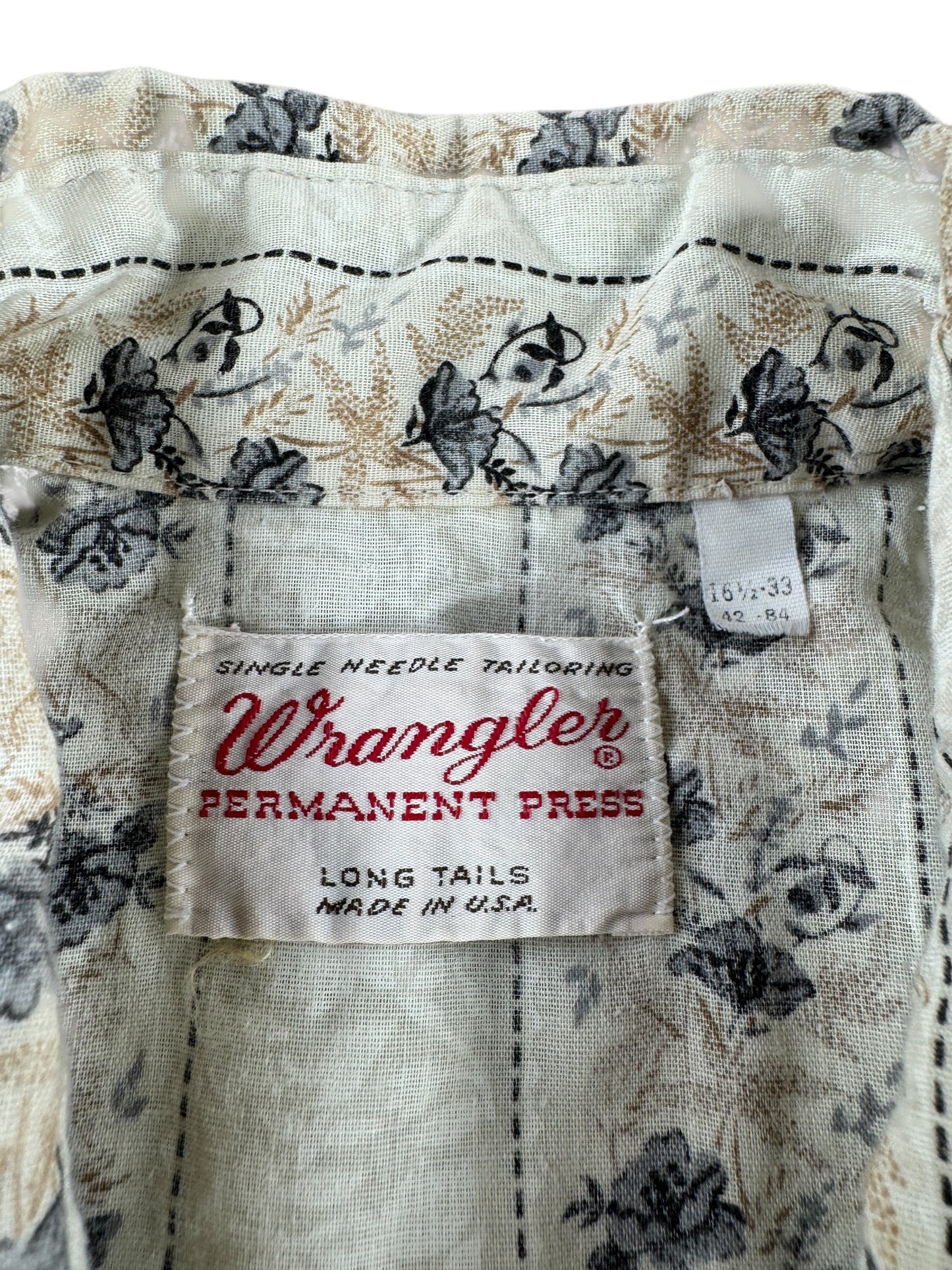 Tag on Vintage Wrangler Floral Pearl Snap Shirt SZ 16 1/2-33 (L)