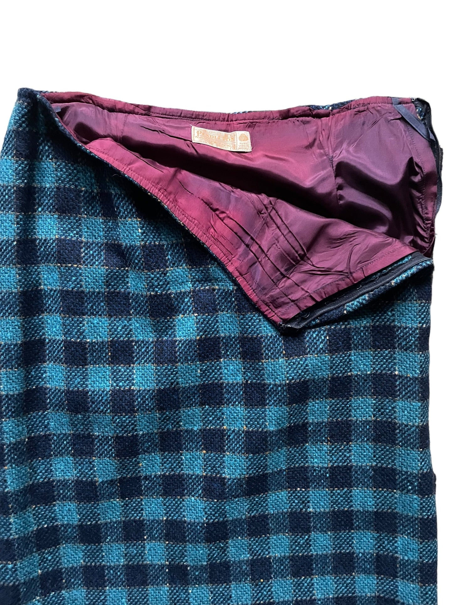 Open zipper of skirt Vintage 1960s Pendleton Wool Skirt Set SZ L |  Barn Owl VintageSkirt Sets| Seattle Vintage Dresses and Skirts