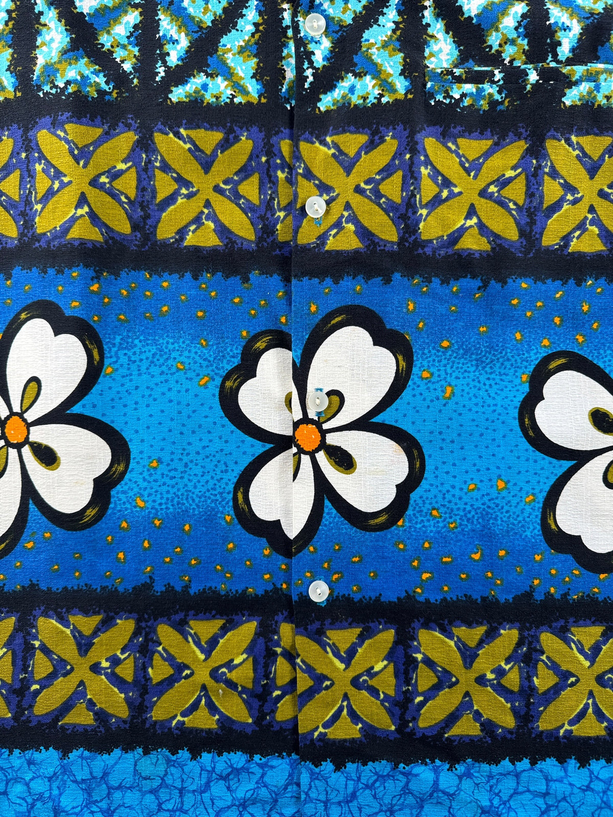Buttons and pattern on Vintage Penney's Barkcloth Aloha SZ M