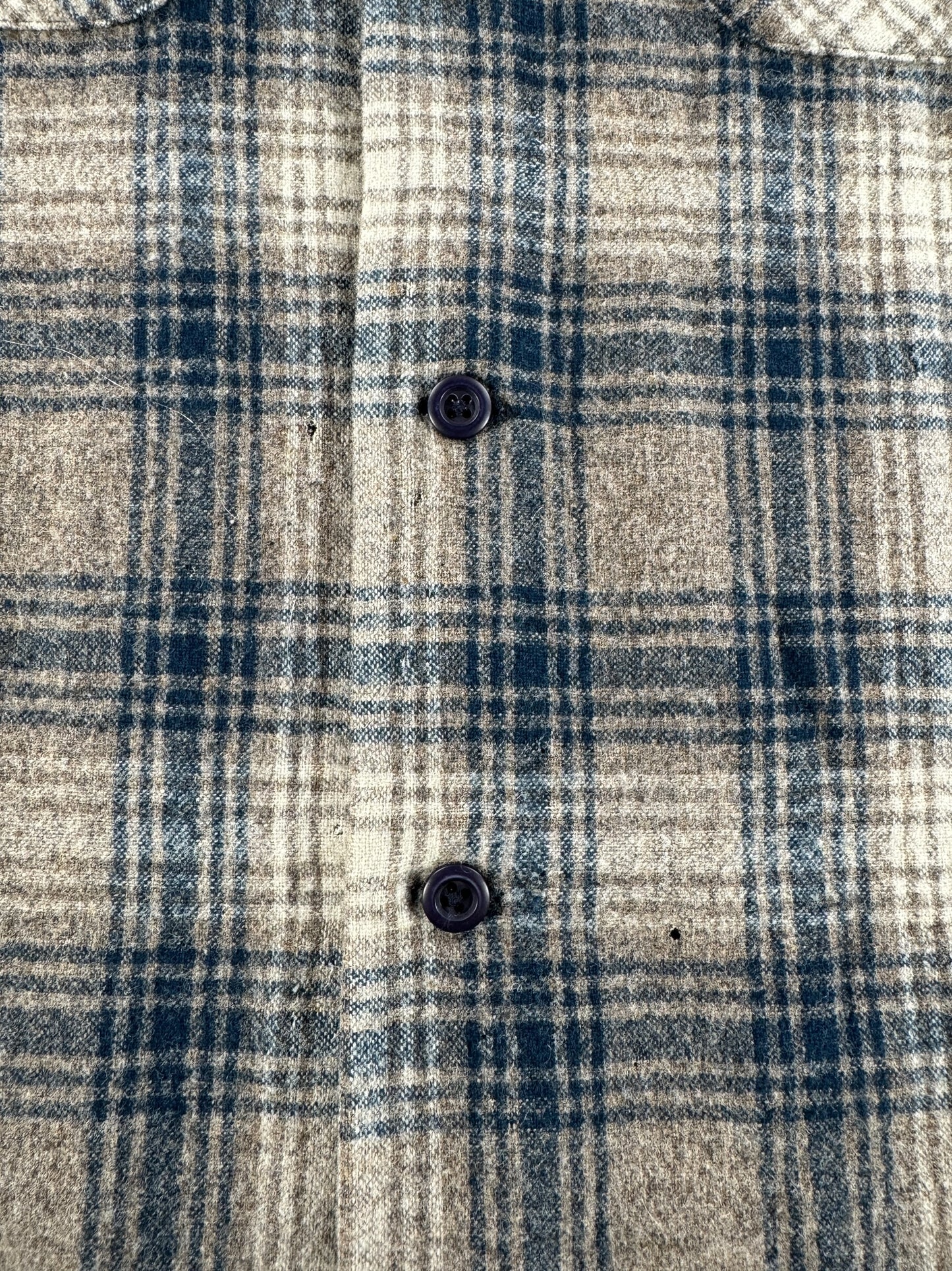 Buttons on Pendleton Board Shirt SZ L