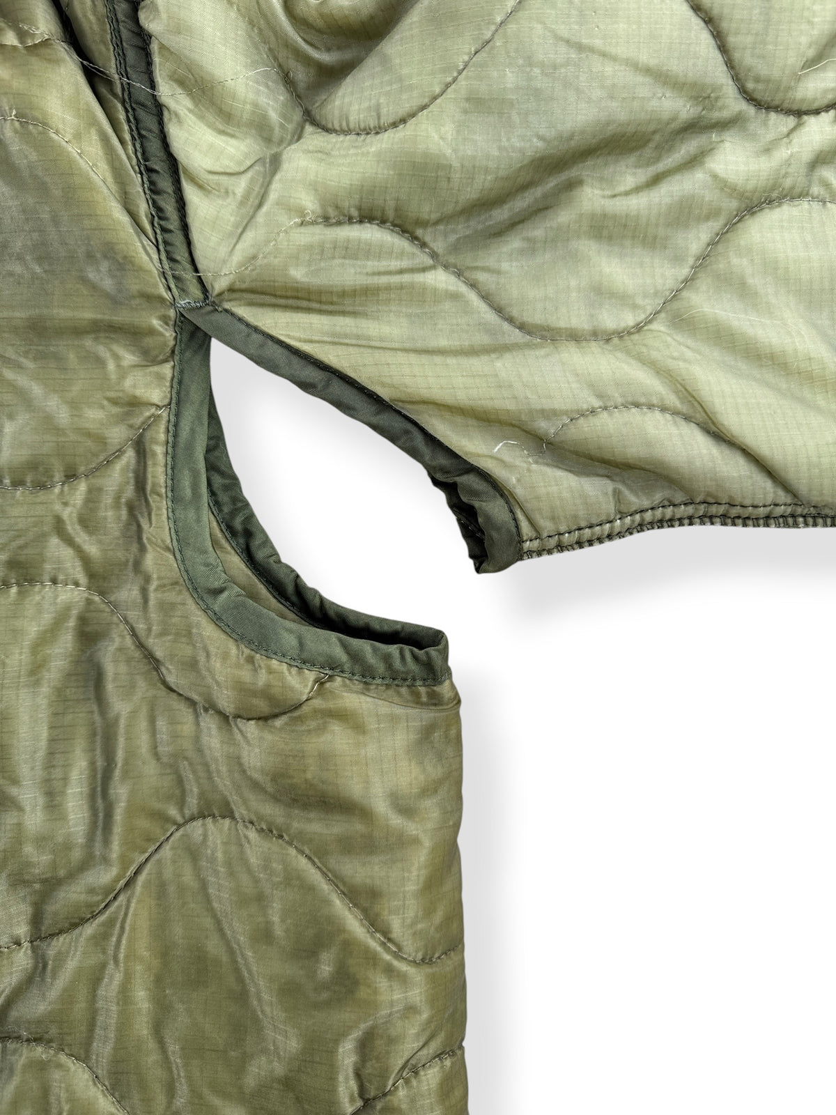 Armpit vents on Vintage Vietnam Era Liner Jacket SZ L