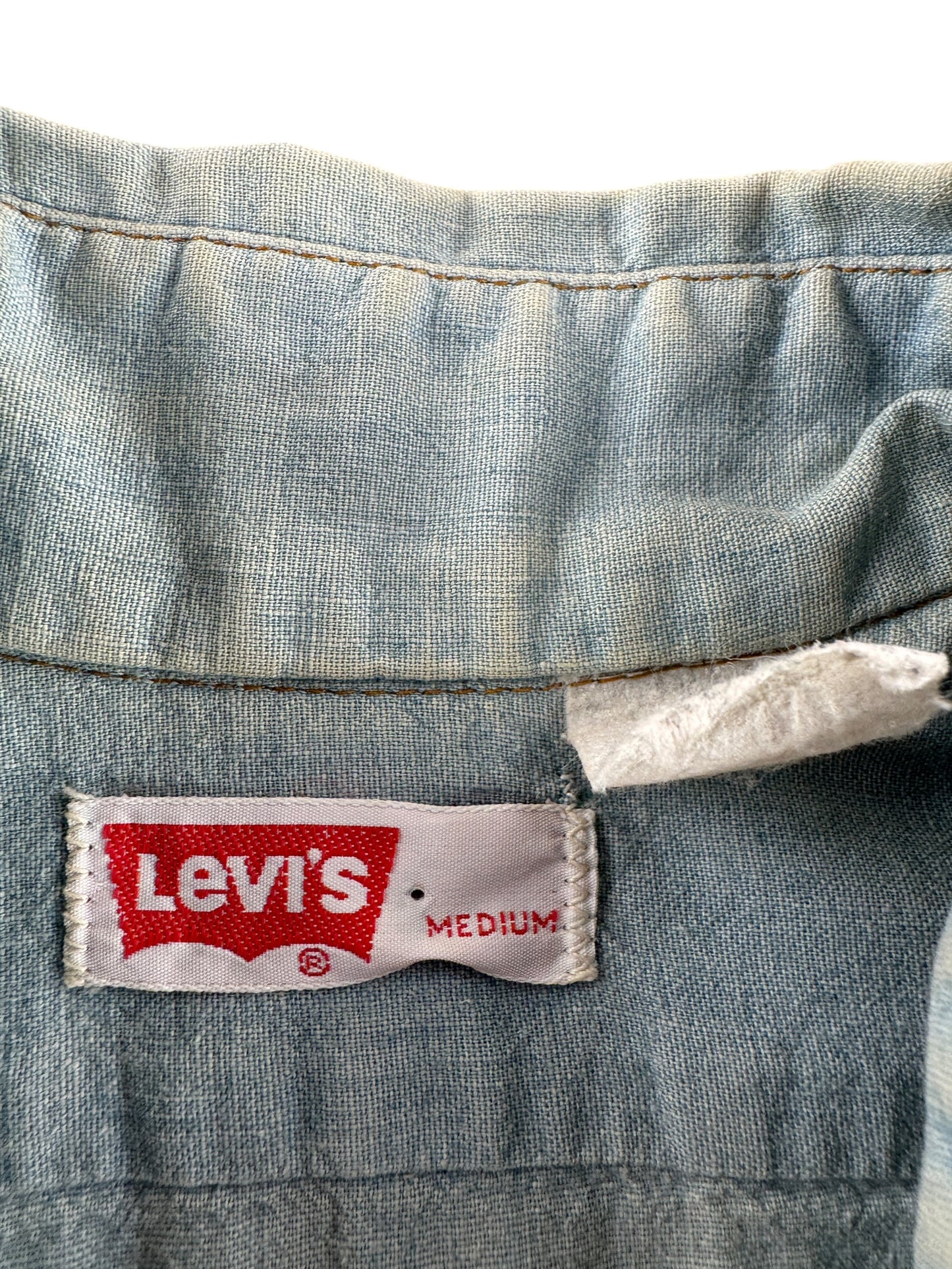 Tag on Vintage Levi's Embroidered Chambray SZ M