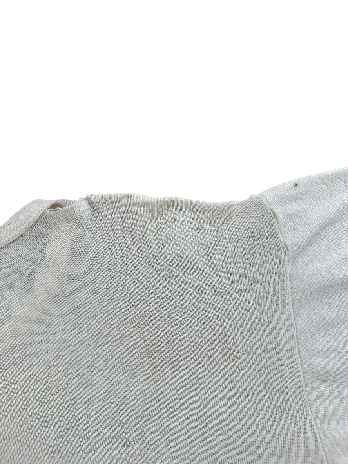 Hole on back shoulder of Vintage 1940s US Navy Waterprint Tee SZ M