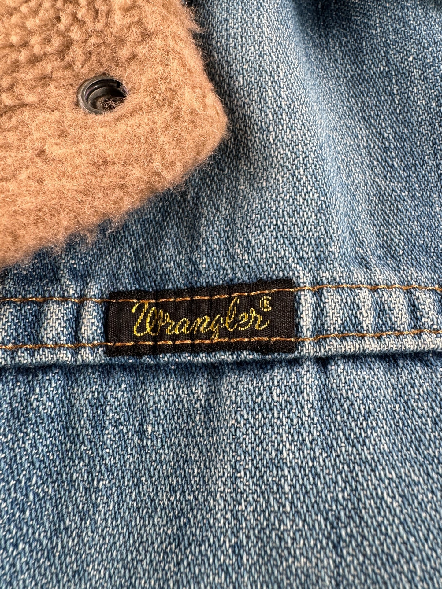 Label on Vintage Sherpa Lined Wrangler Denim Jacket SZ M AS IS