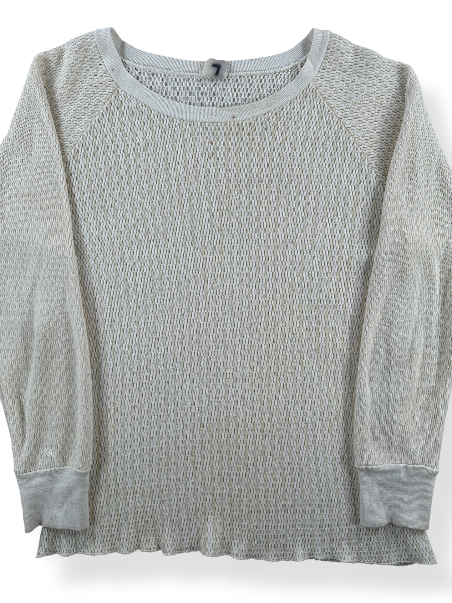 Front Close Up of Vintage Unbranded Thermal Top SZ M