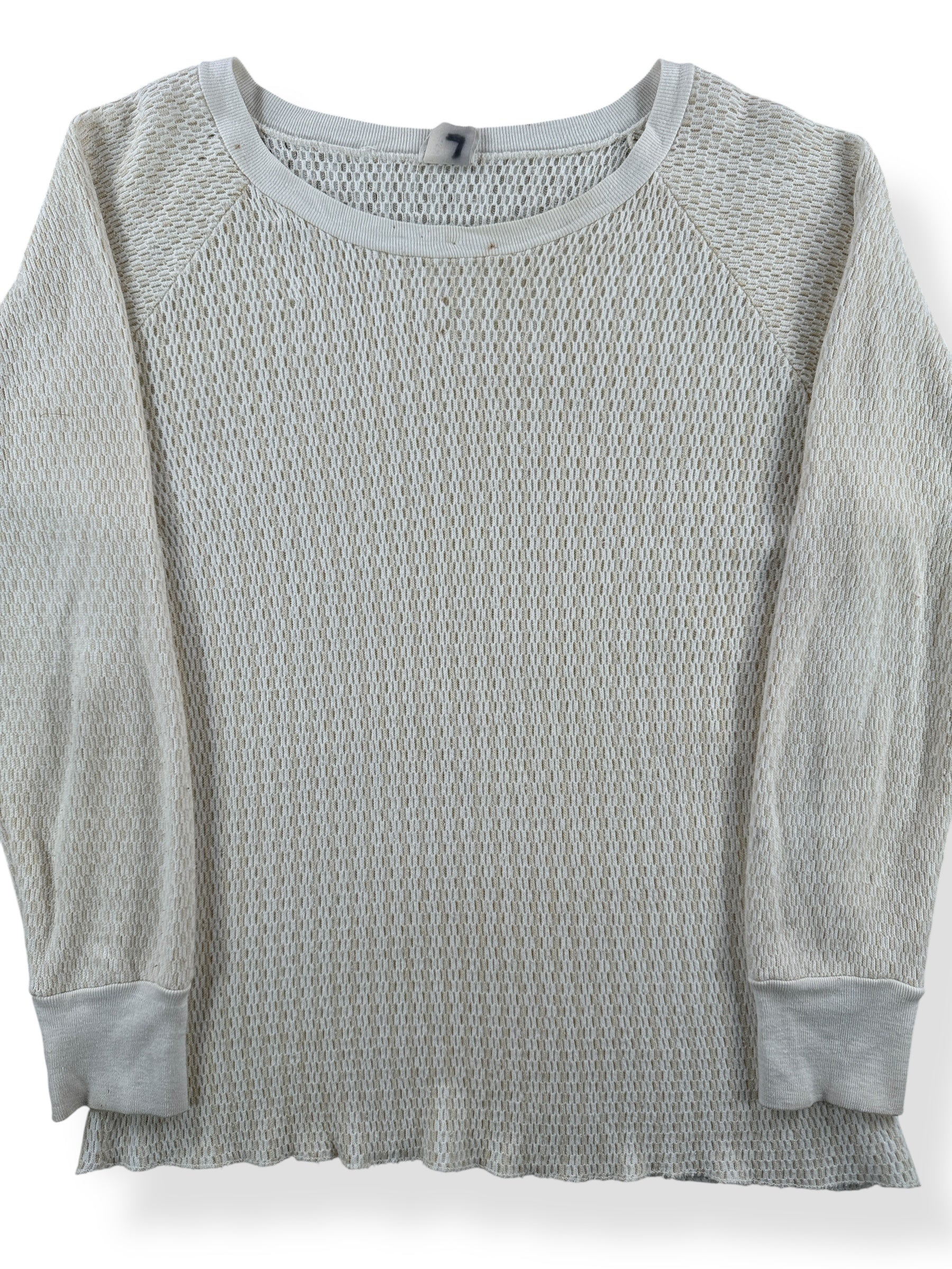 Front Close Up of Vintage Unbranded Thermal Top SZ M