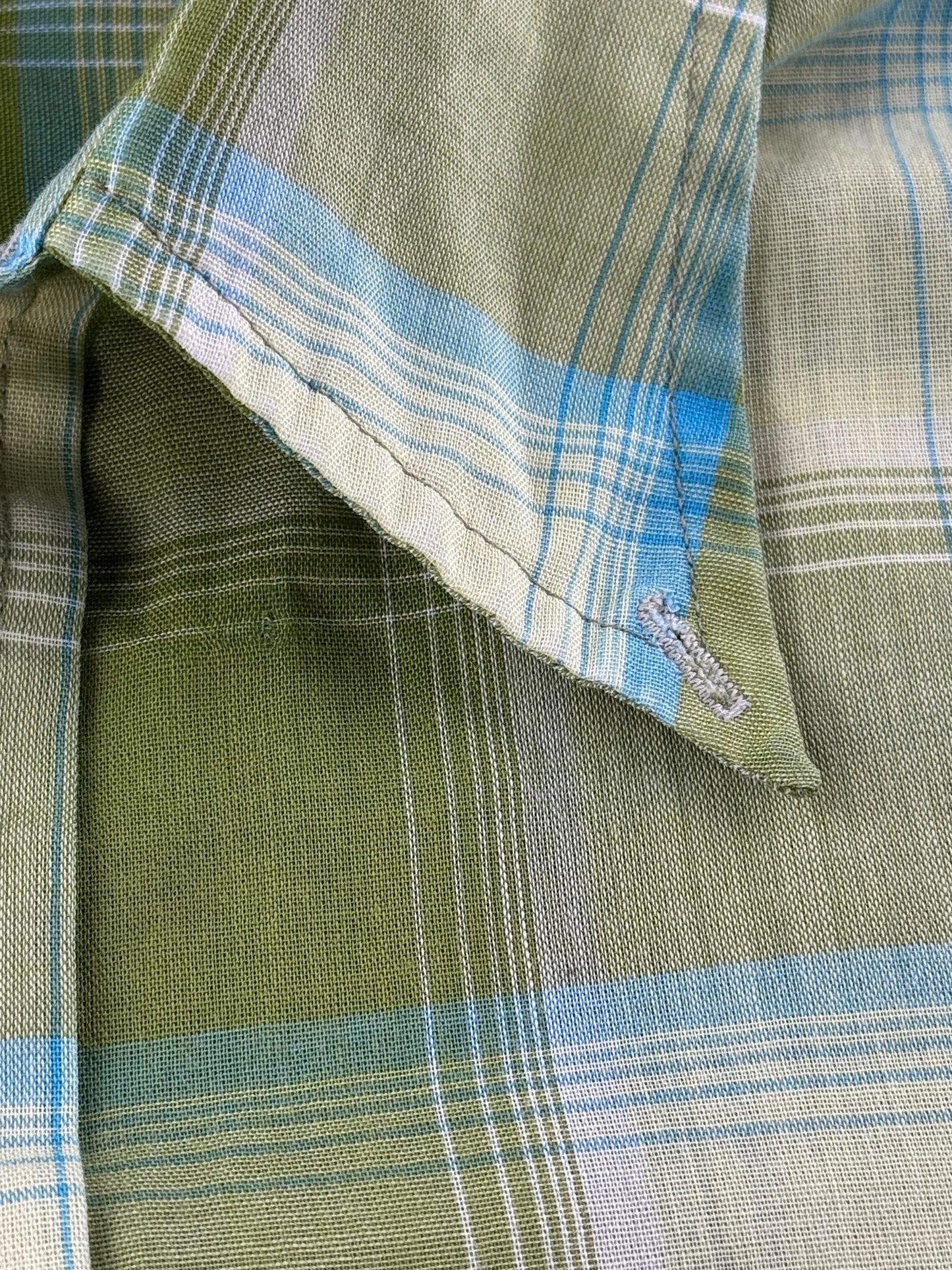Missing collar button on Vintage 60s Towncraft Green Plaid SS Button Up Shirt SZ M