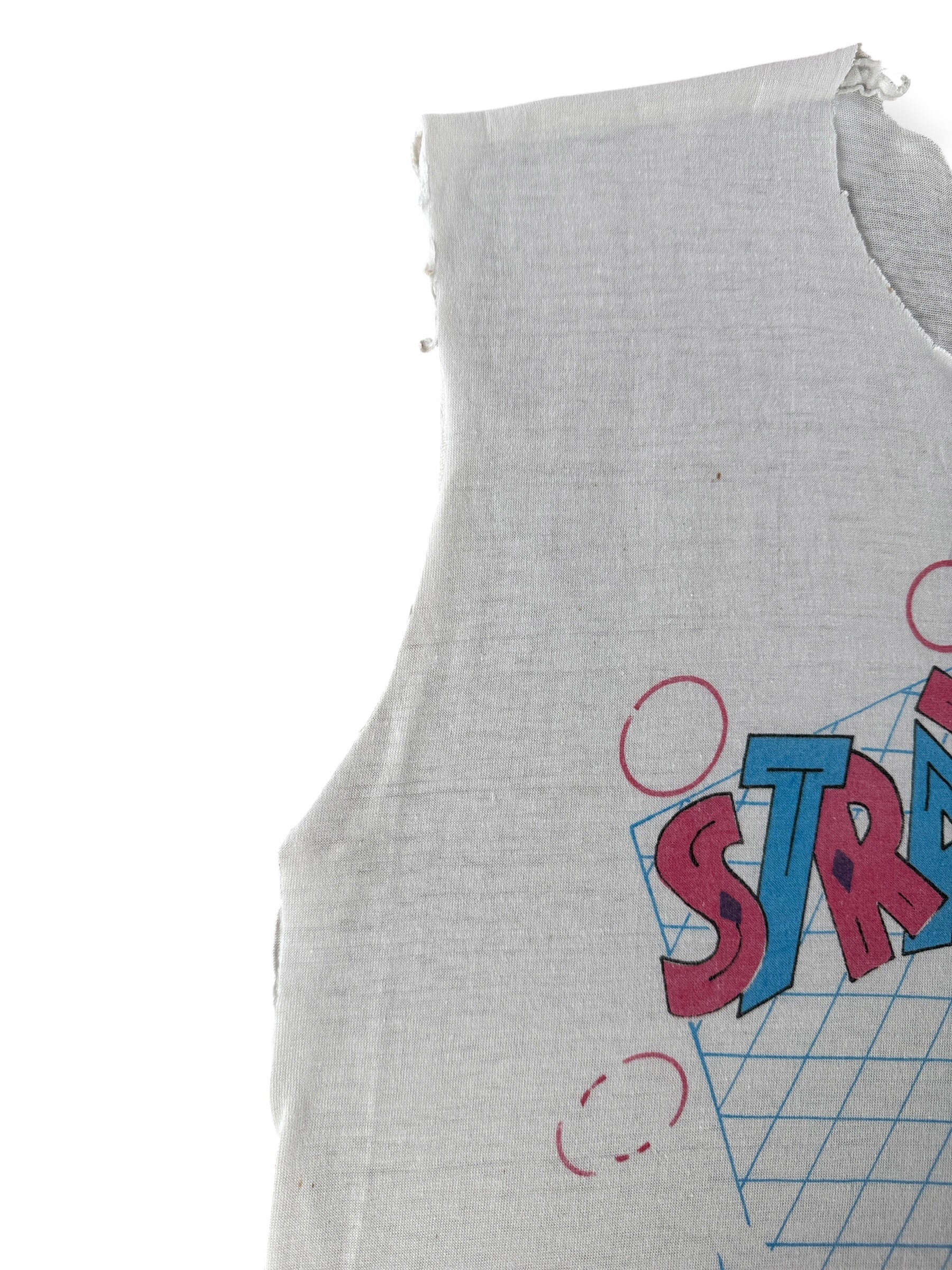 Chopped sleeves on Vintage Stray Cats Pinup Cut Off Tee SZ L