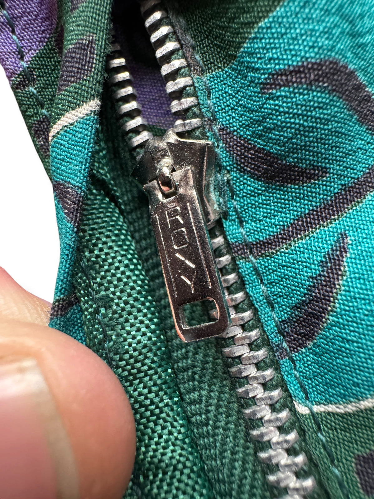 Close-up of zipper on Vintage 40s Leaf Print Dress SZ S - AS IS