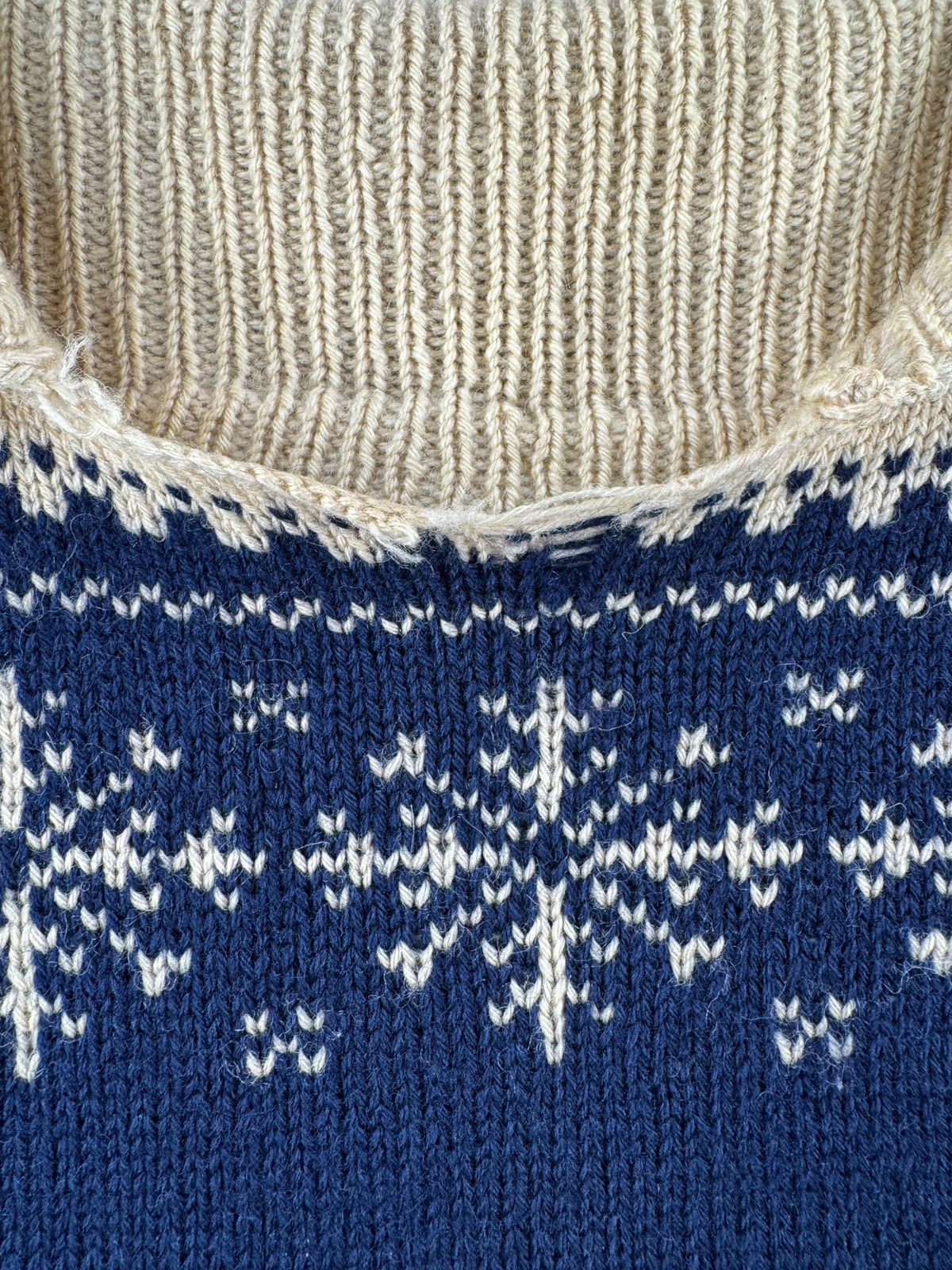 Ware on collar on Vintage Snowflake Collared Pullover Sweater SZ L