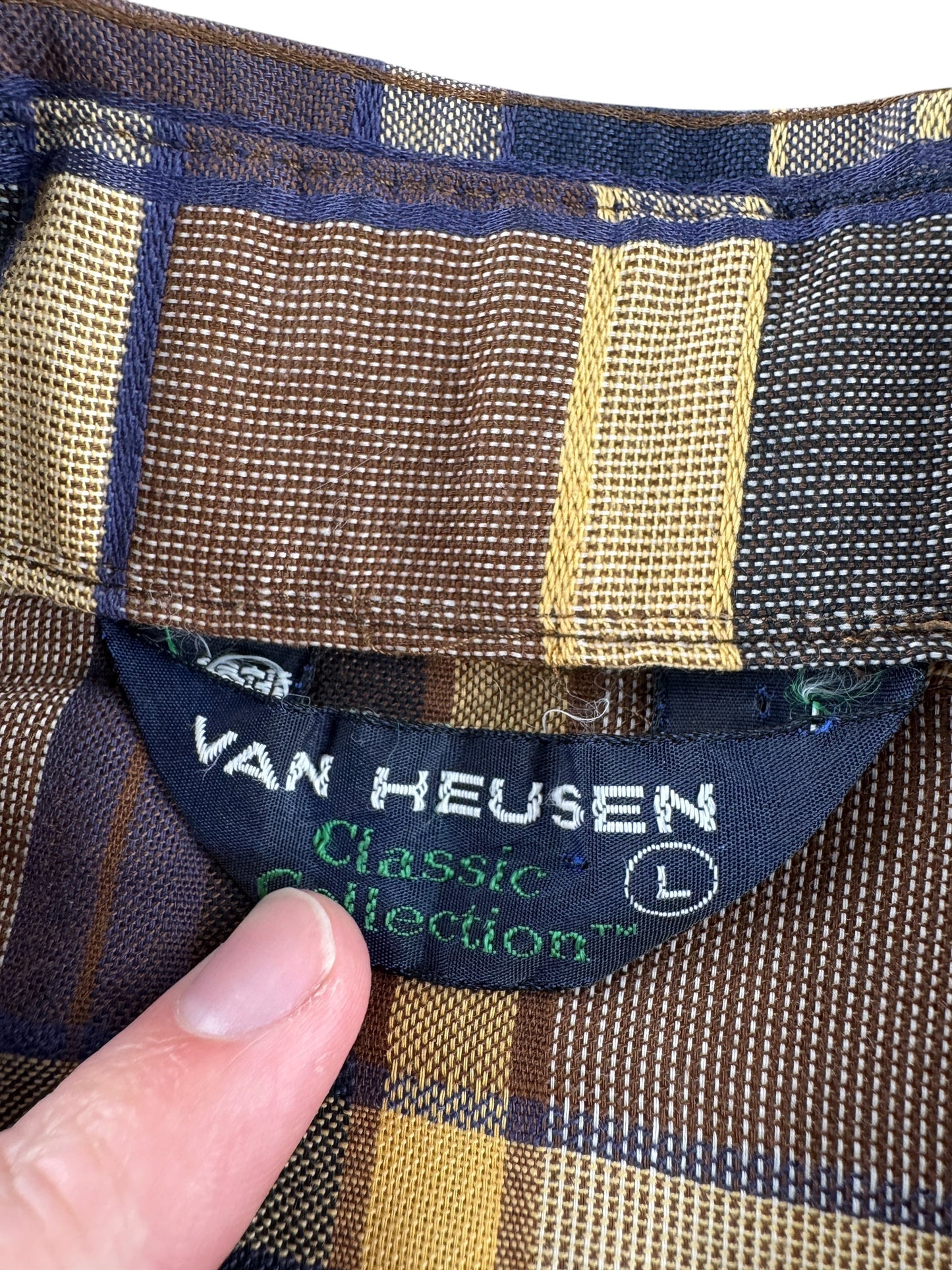 Label on Vintage Van Heusen Plaid Short Sleeve Shirt SZ L