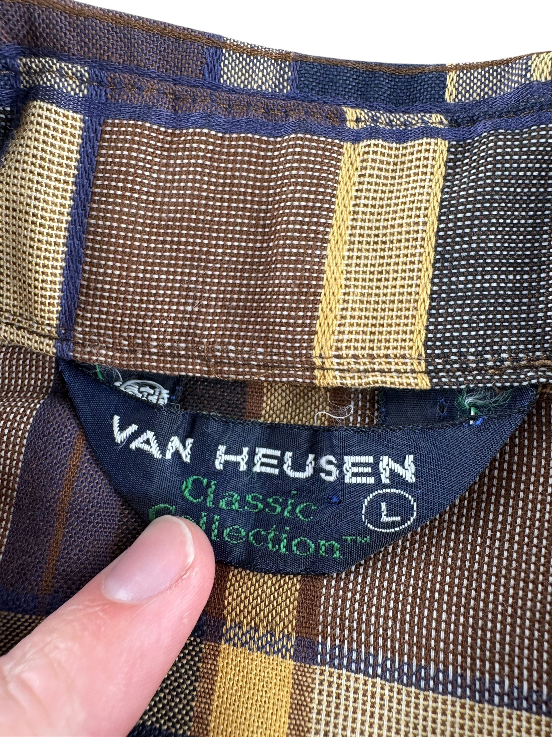 Label on Vintage Van Heusen Plaid Short Sleeve Shirt SZ L