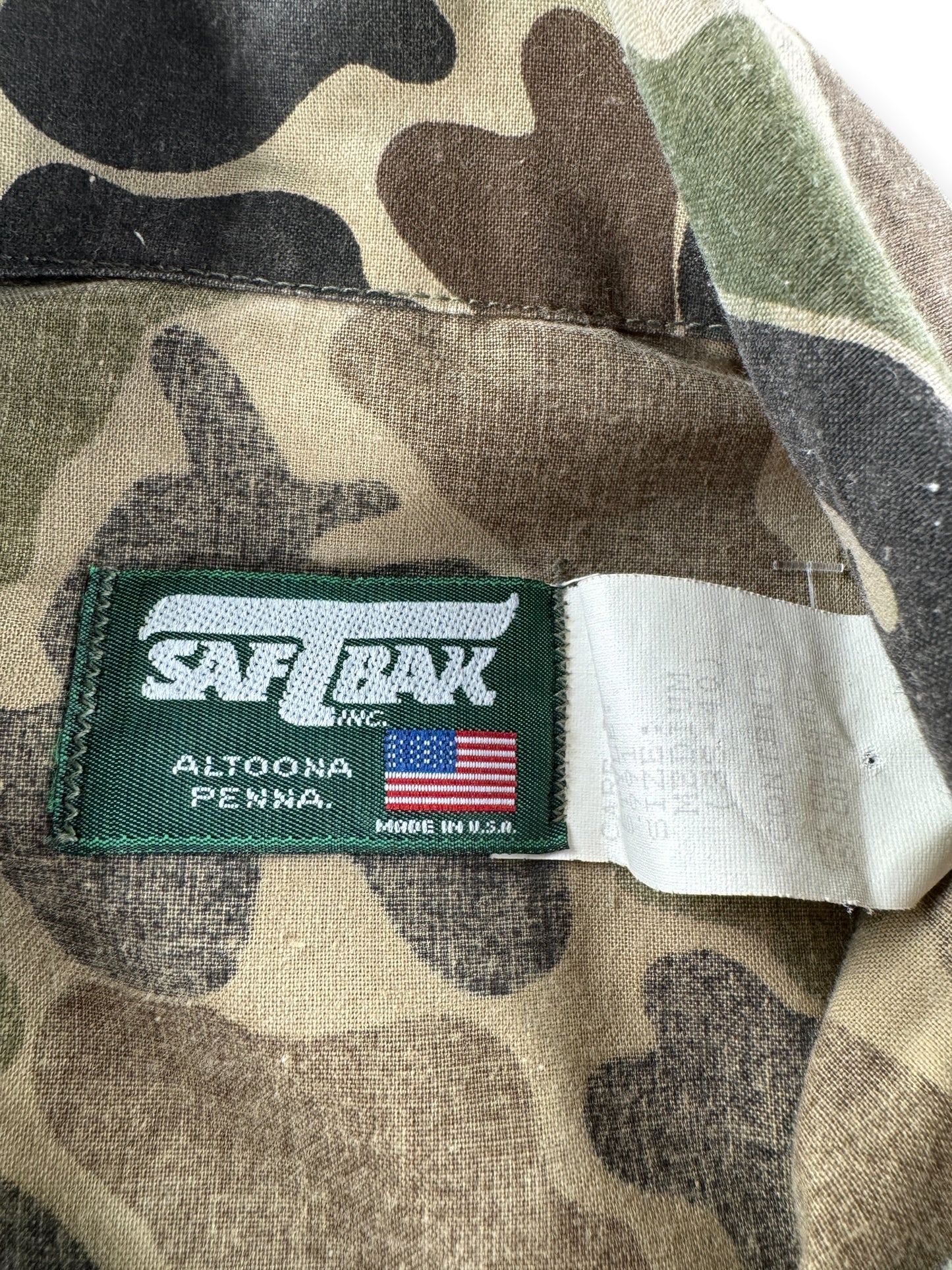 Tag on Vintage 80s Saftbak Camo Shirt SZ M