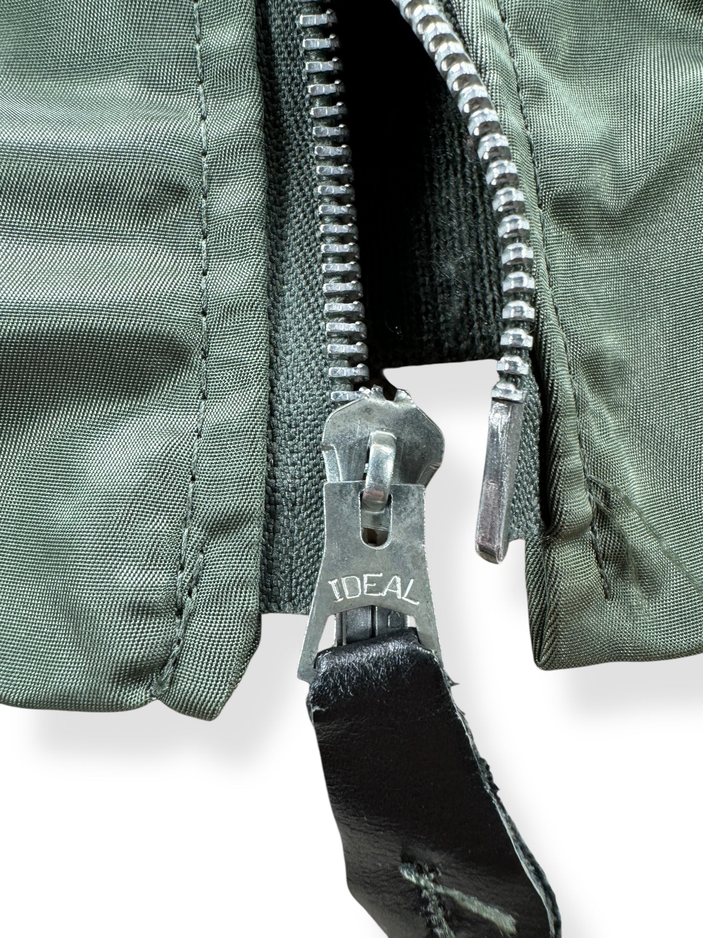 Zipper on Vintage L-28 B-2 Bomber Jacket SZ M