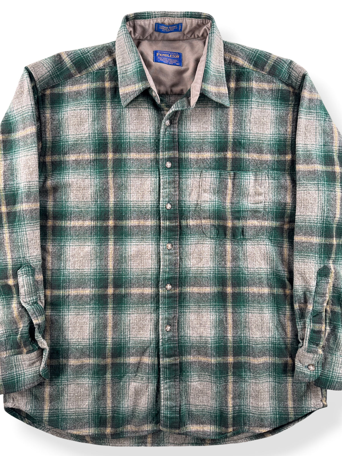 Close-up of Vintage Mexico Pendleton Lodge Shirt SZ XL