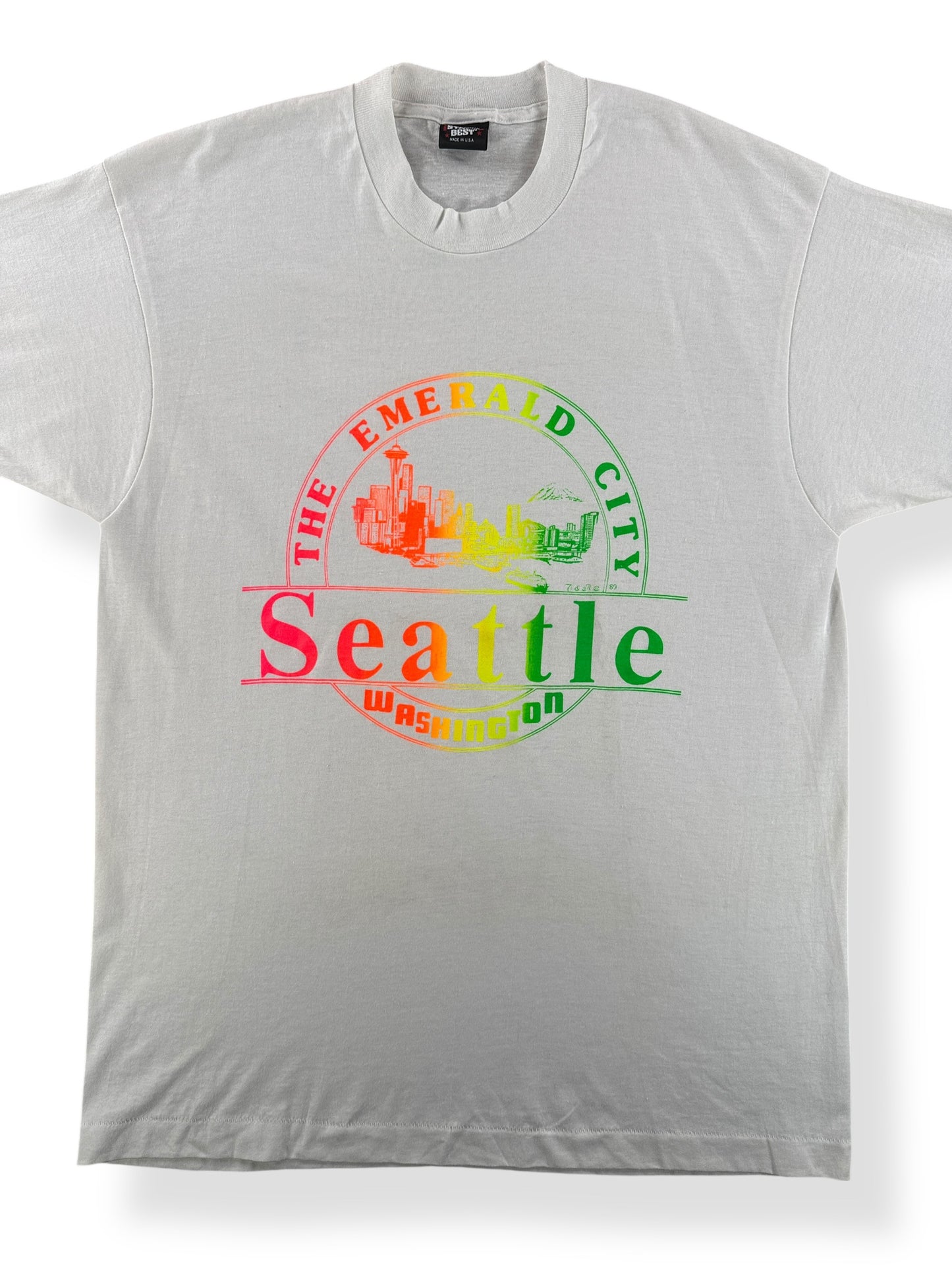 Front Close Up of Vintage Seattle Souvenir Tee SZ XL (Fits L)