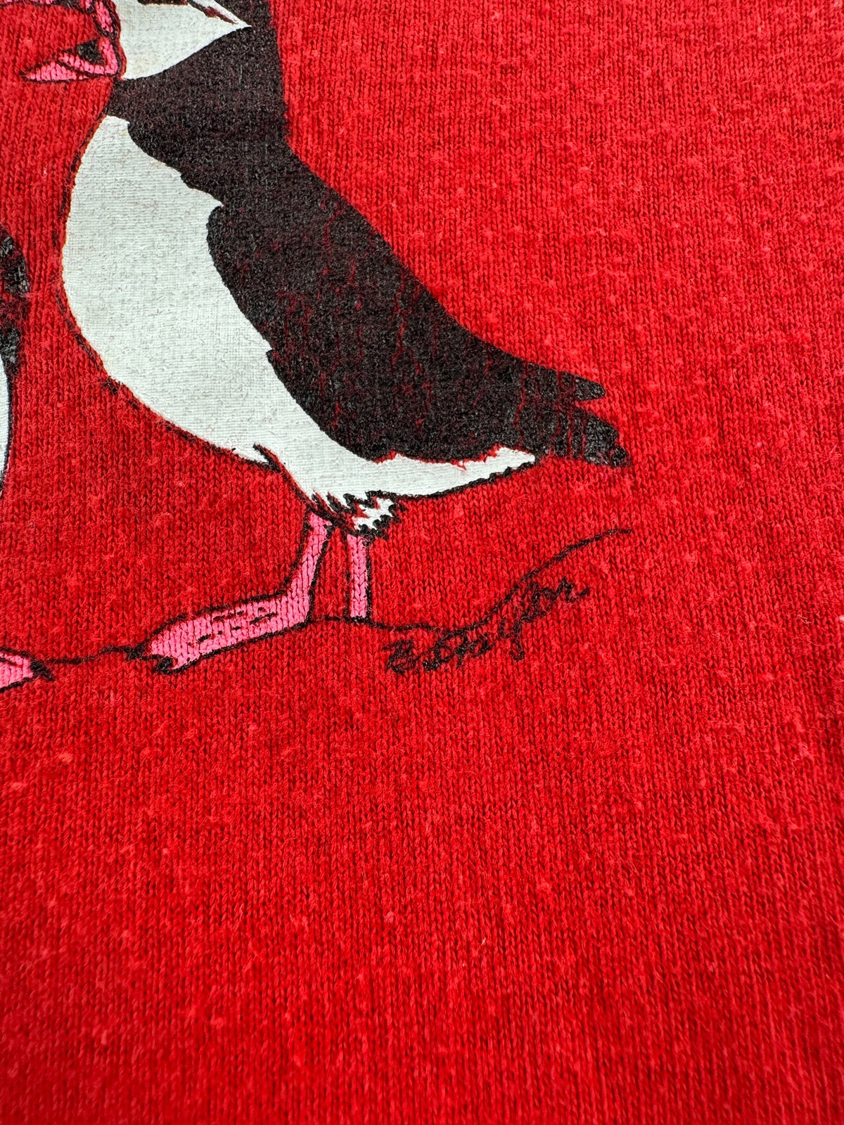 Artist name on Vintage 80s Red Puffin tee SZ L (Fits M)
