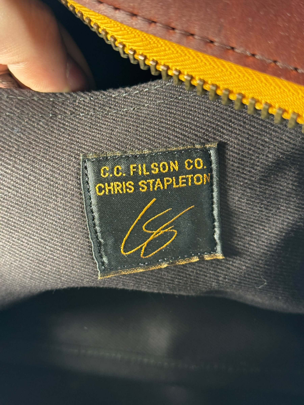 Chris Stapleon x Filson colab tag on inside of Filson x Chris Stapleton Traveller Outfitter Bag NWOT