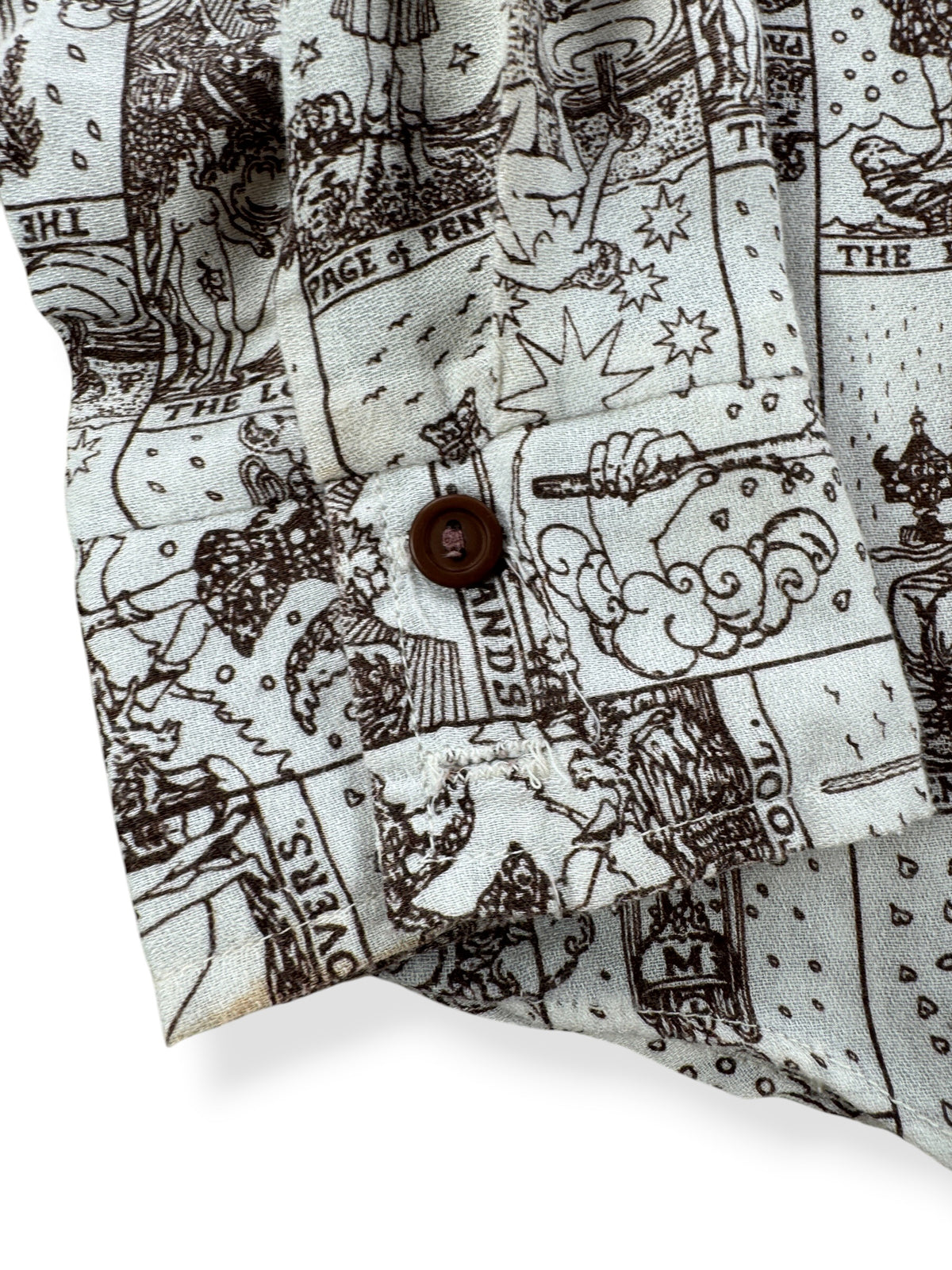 Missing cuff button on Vintage Kennington Tarot Print Button Up Shirt SZ L (Fits M)