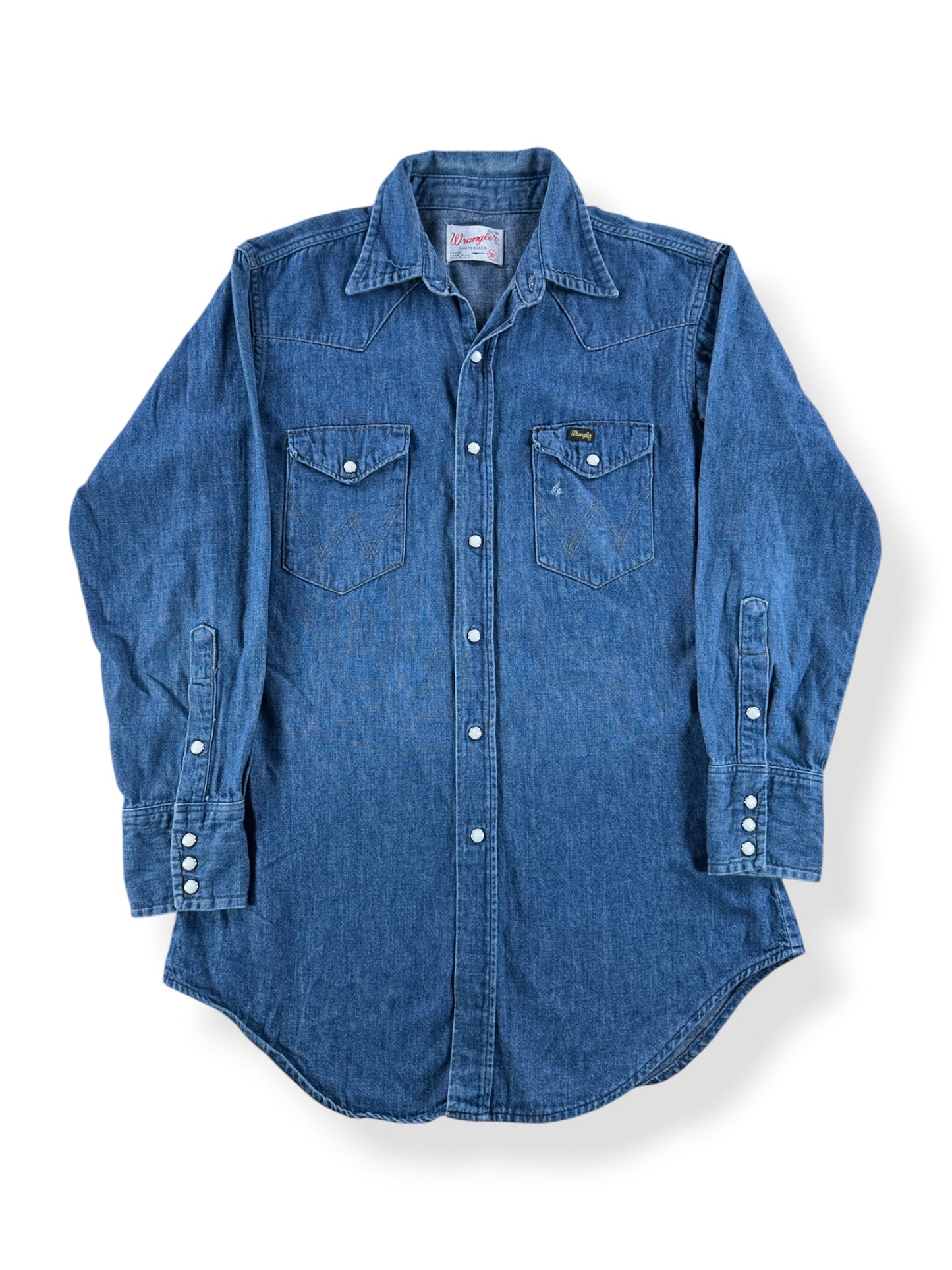 Front of Vintage Wrangler Denim Pearl Snap SZ M