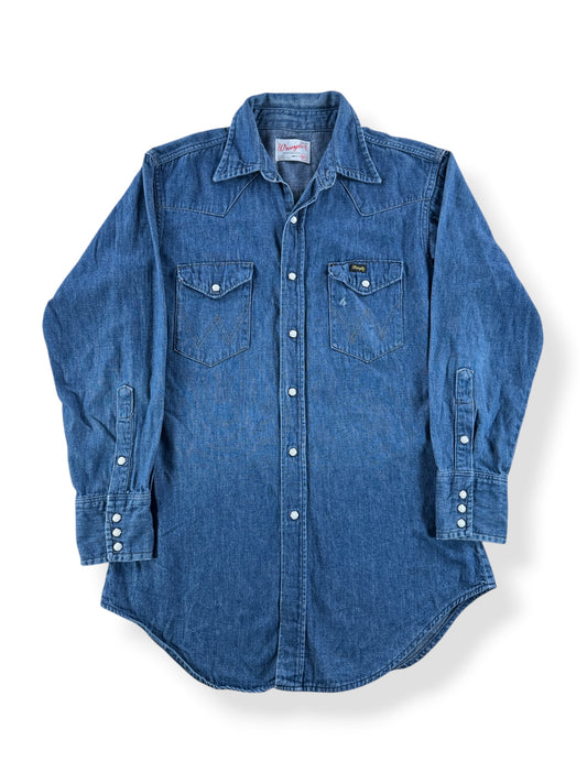 Front of Vintage Wrangler Denim Pearl Snap SZ M