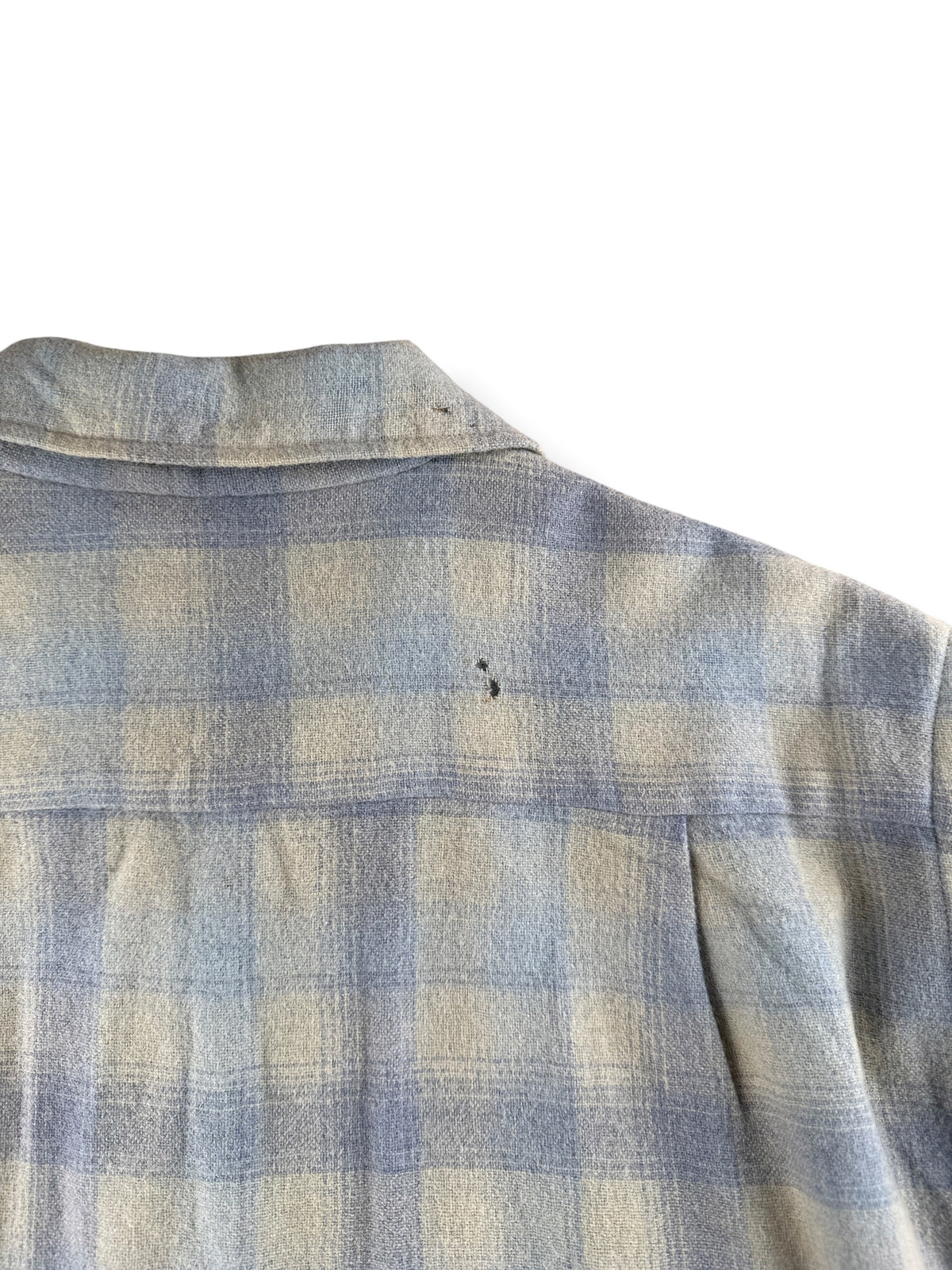 Small holes on back shoulder of Vintage Highlander Woolen Mills Blue Plaid Flannel SZ L - AS IS