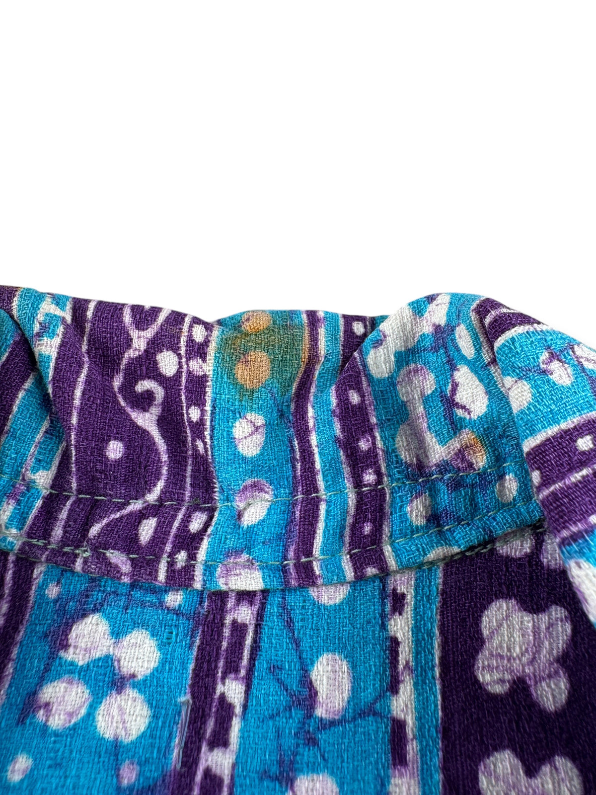 Stain on collar of Vintage Purple Barkcloth Aloha Shirt SZ M/L