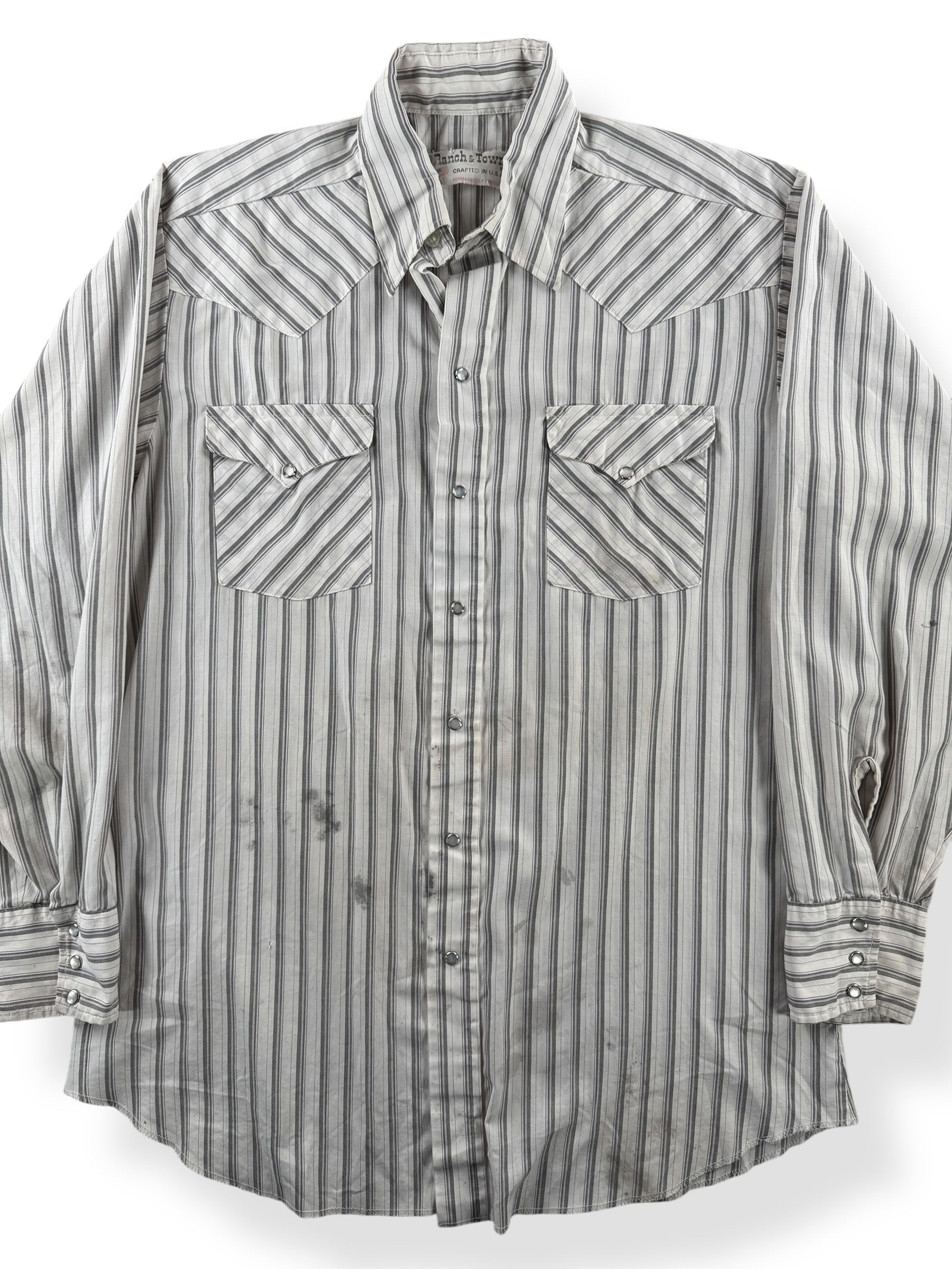 Front Close Up of Vintage Ranch & Town Cotton Blend Pearl Snap Shirt SZ 16-34 (L)