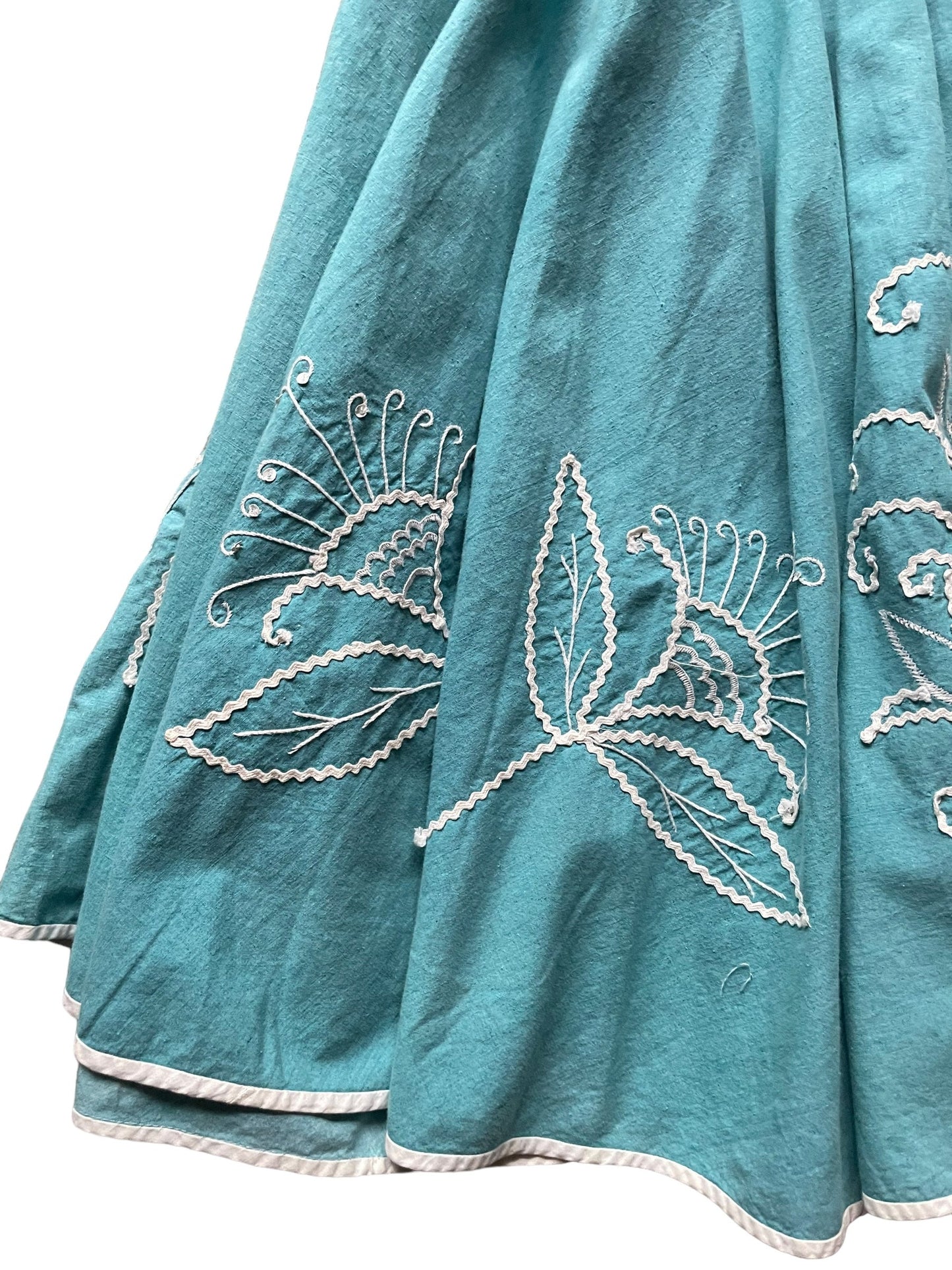 Close up of ricrac detail of Vintage 1950s Ricrac Circle Skirt SZ XS | Vintage Ladies Clothing | Barn Owl Seattle