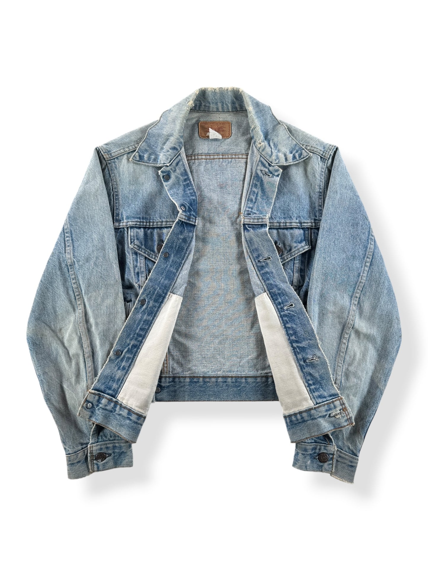 Inside of Vintage Levi's 4 Pocket Denim Trucker Jacket SZ 42