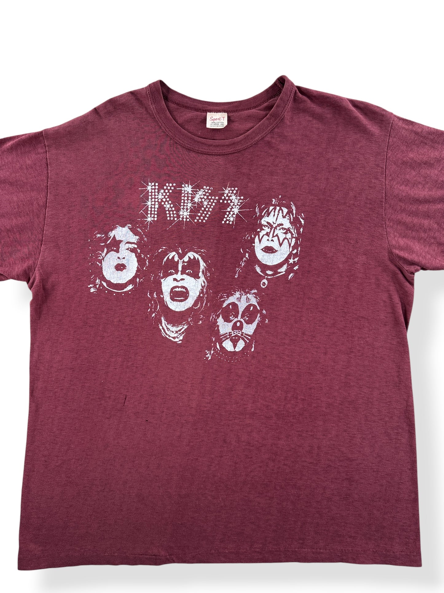 Front Close Up of Vintage 70s Maroon Kiss Tee SZ XL (Fits L)