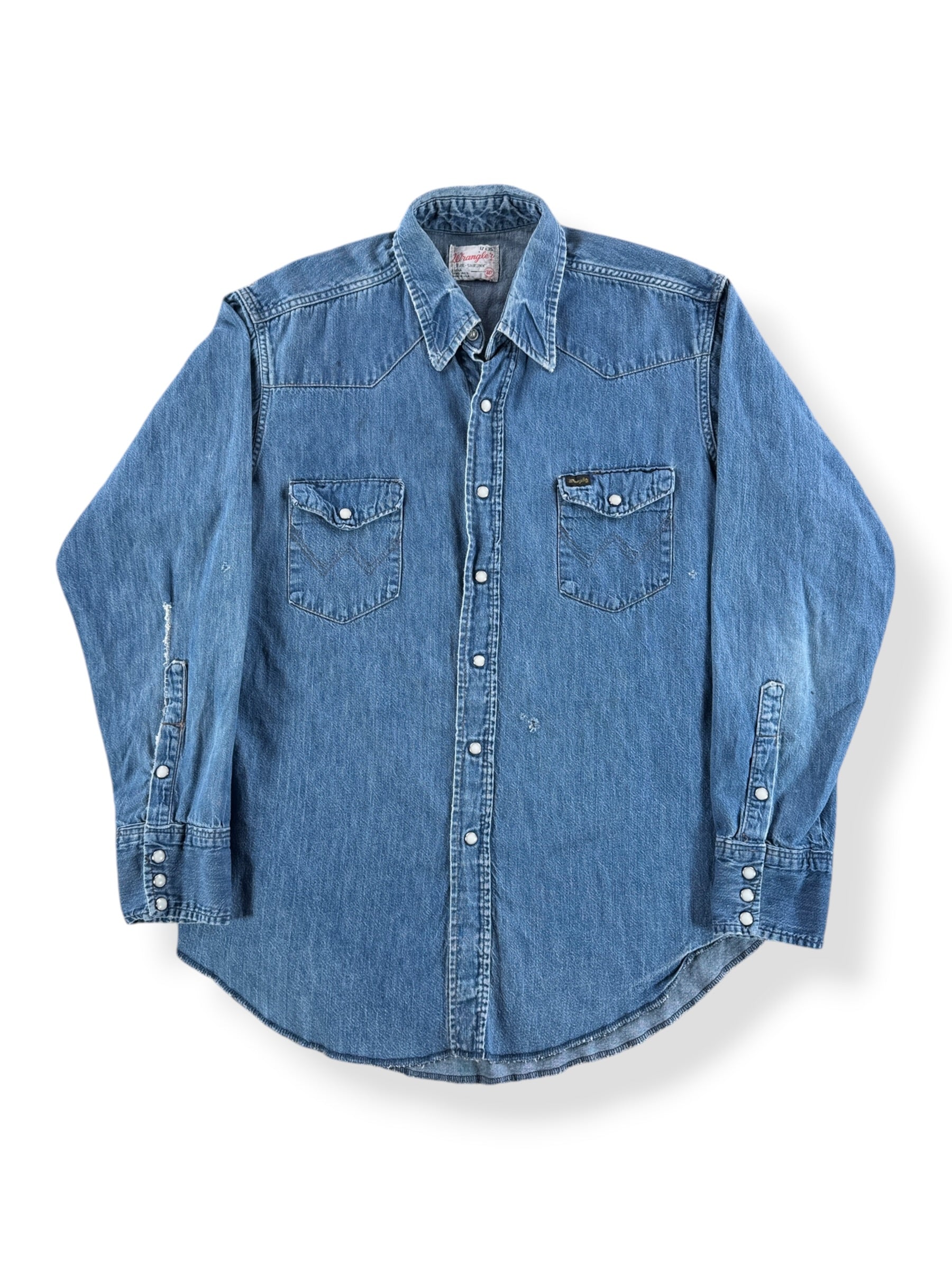 Front of Vintage Wrangler Denim Pearlsnap SZ 17x35 (Fits XL)