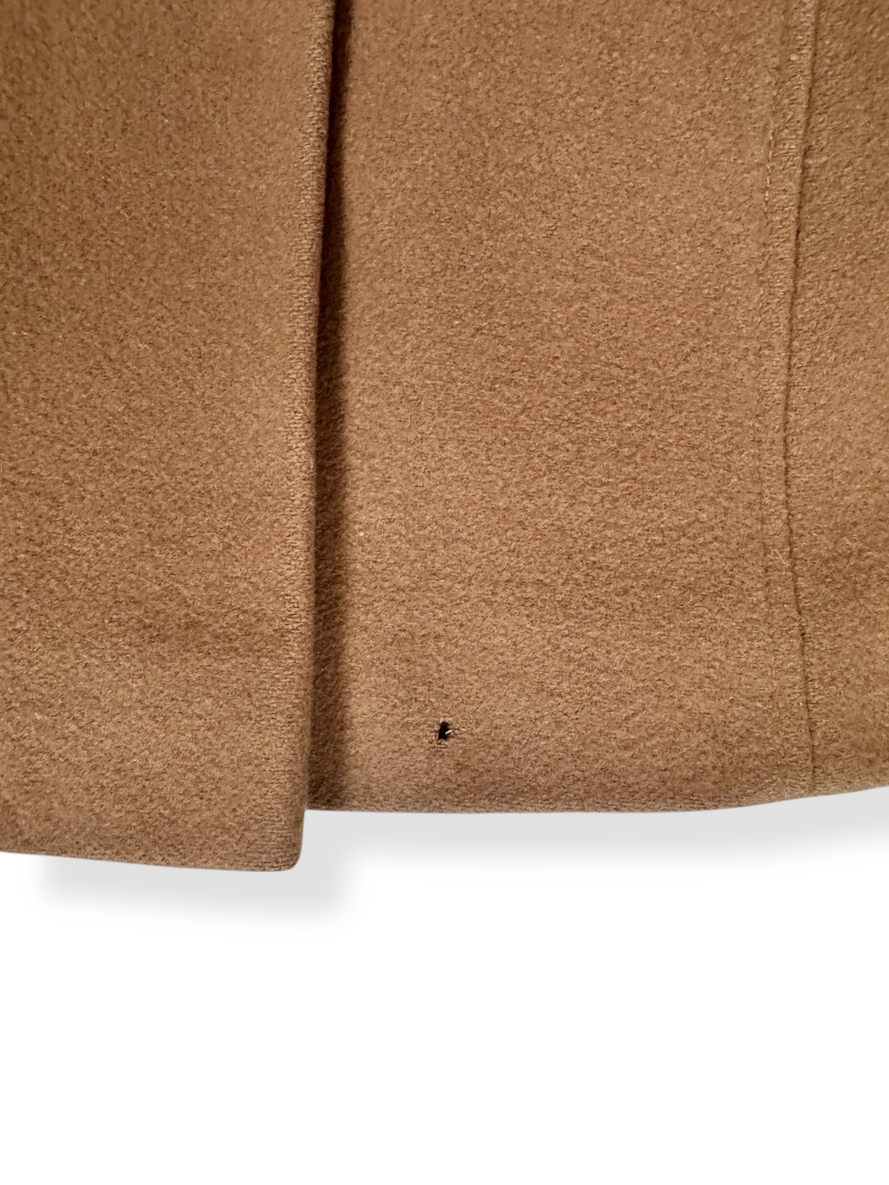 Small hole at front bottom hem 1970s Camel Coat S-M