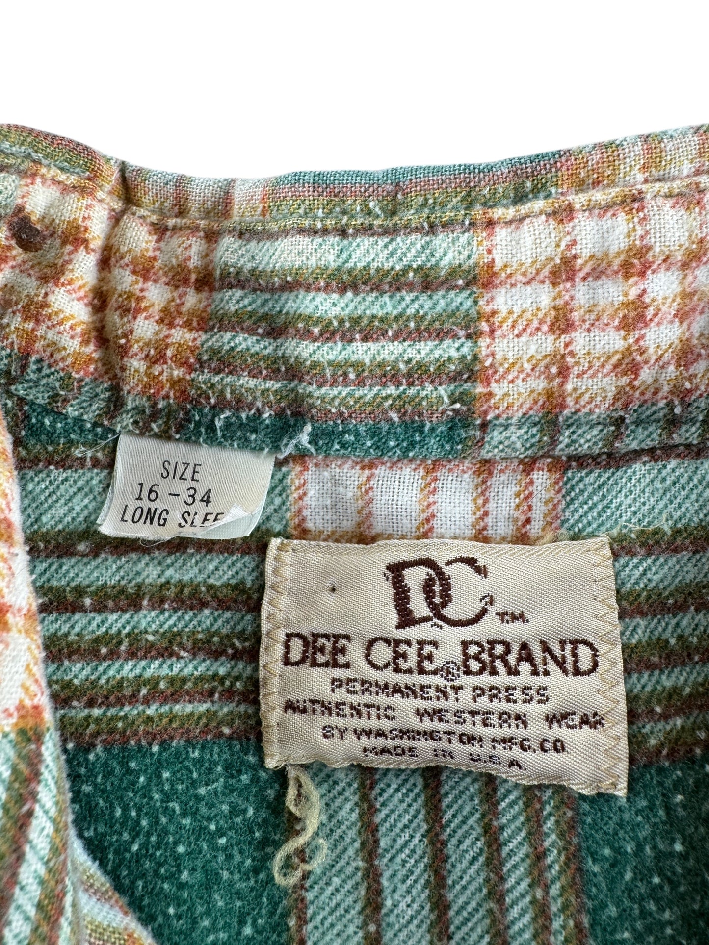 Size on Vintage Dee Cee Faded Cotton Pearl Snap SZ 16-34 (Fits L)
