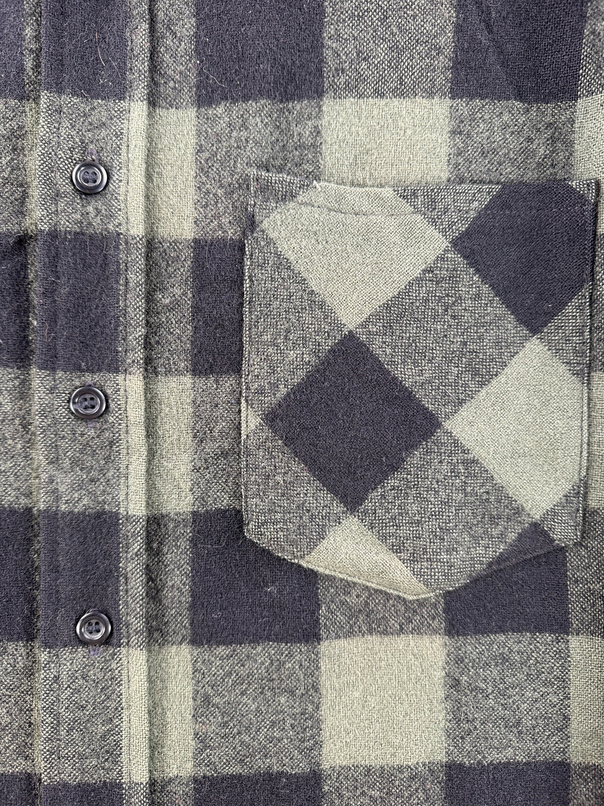 Pockets and buttons on Vintage Pendleton Green and Black Plaid Flannel SZ M