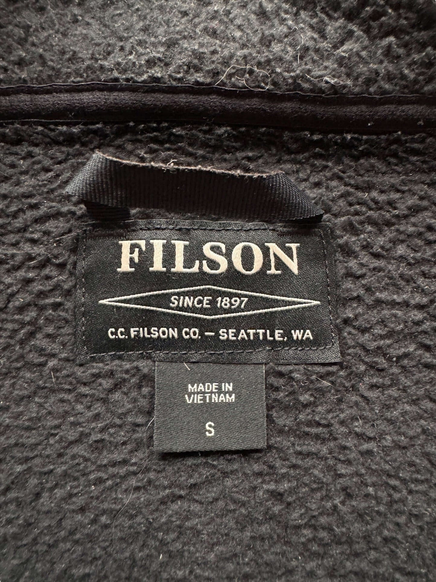 Label on Filson Black Sherpa Fleece Jacket SZ S