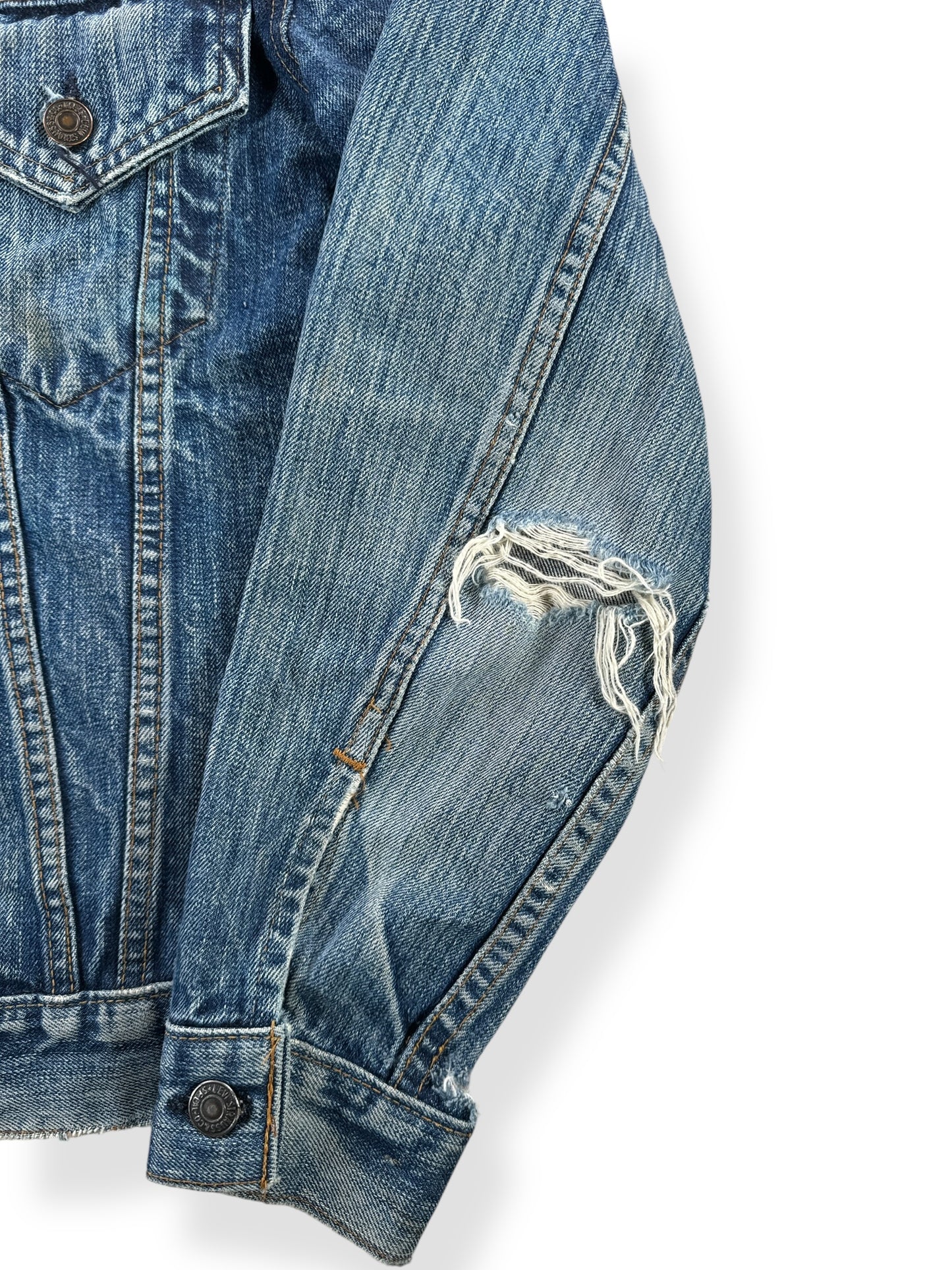 Damage on Sleeves of Vintage Levis 2 Pocket Trucker Jacket SZ S